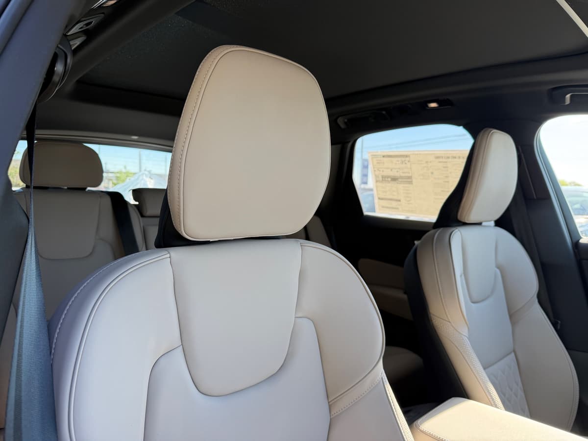 2026 Volvo XC60 - Image 7