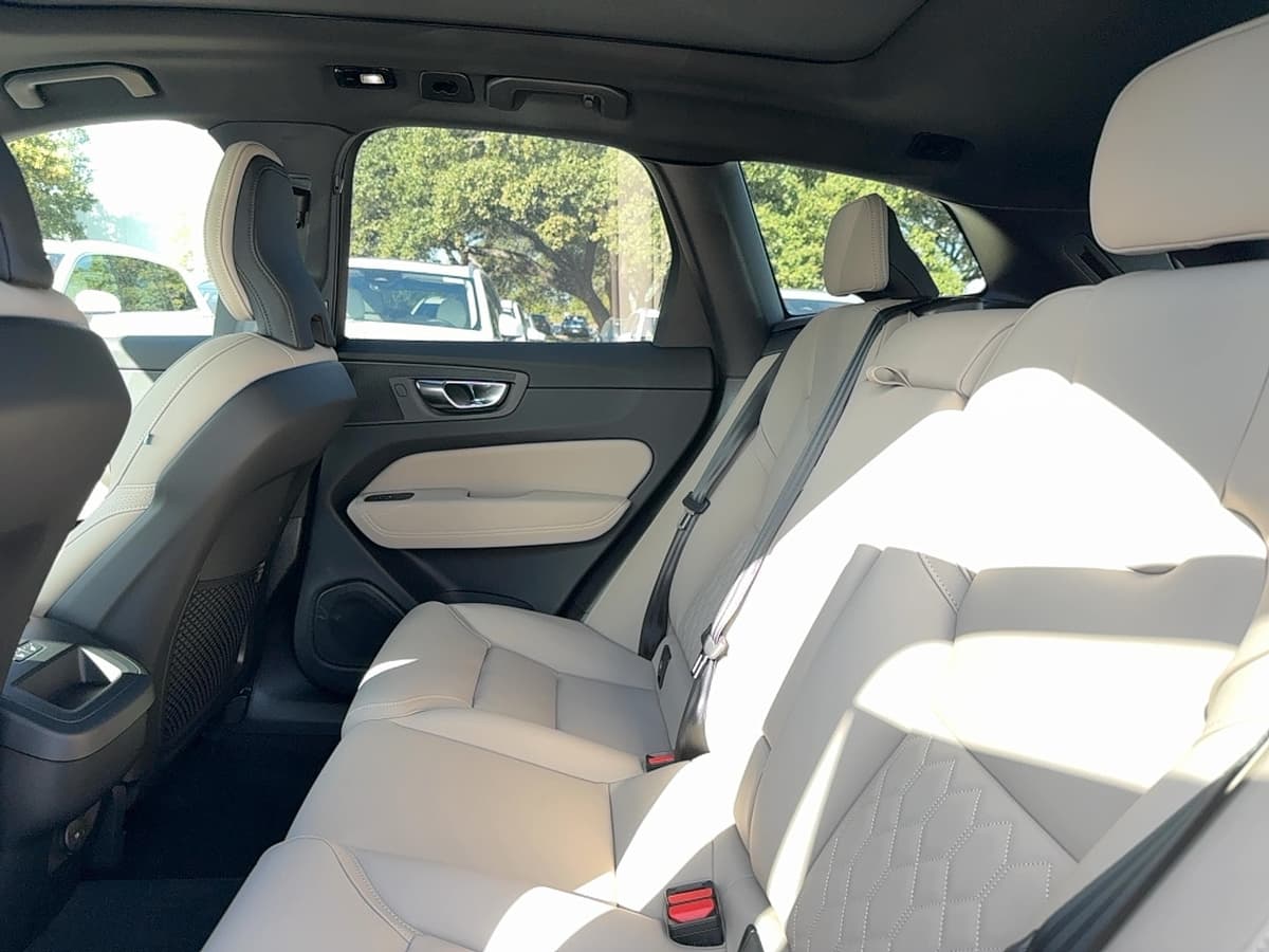 2026 Volvo XC60 - Image 15