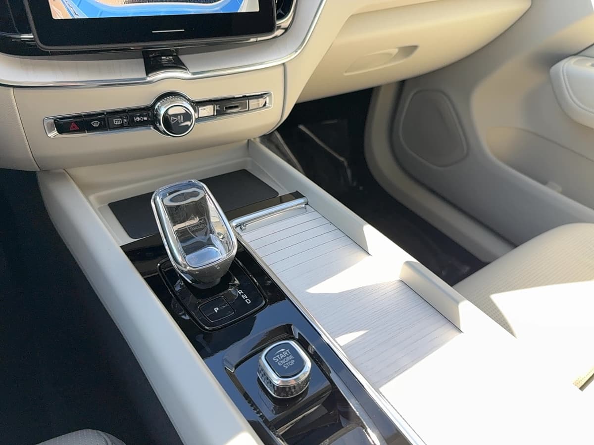 2026 Volvo XC60 - Image 23
