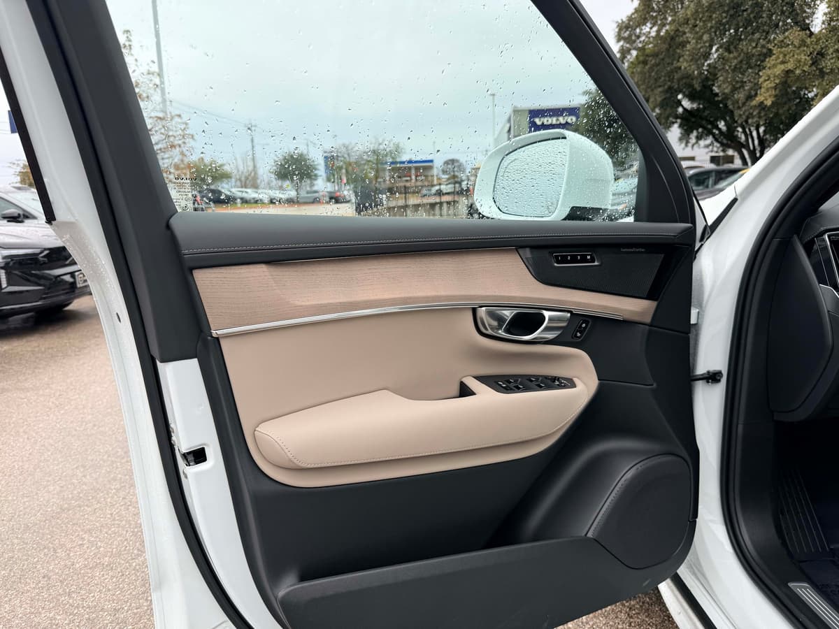 2026 Volvo XC90 - Image 10