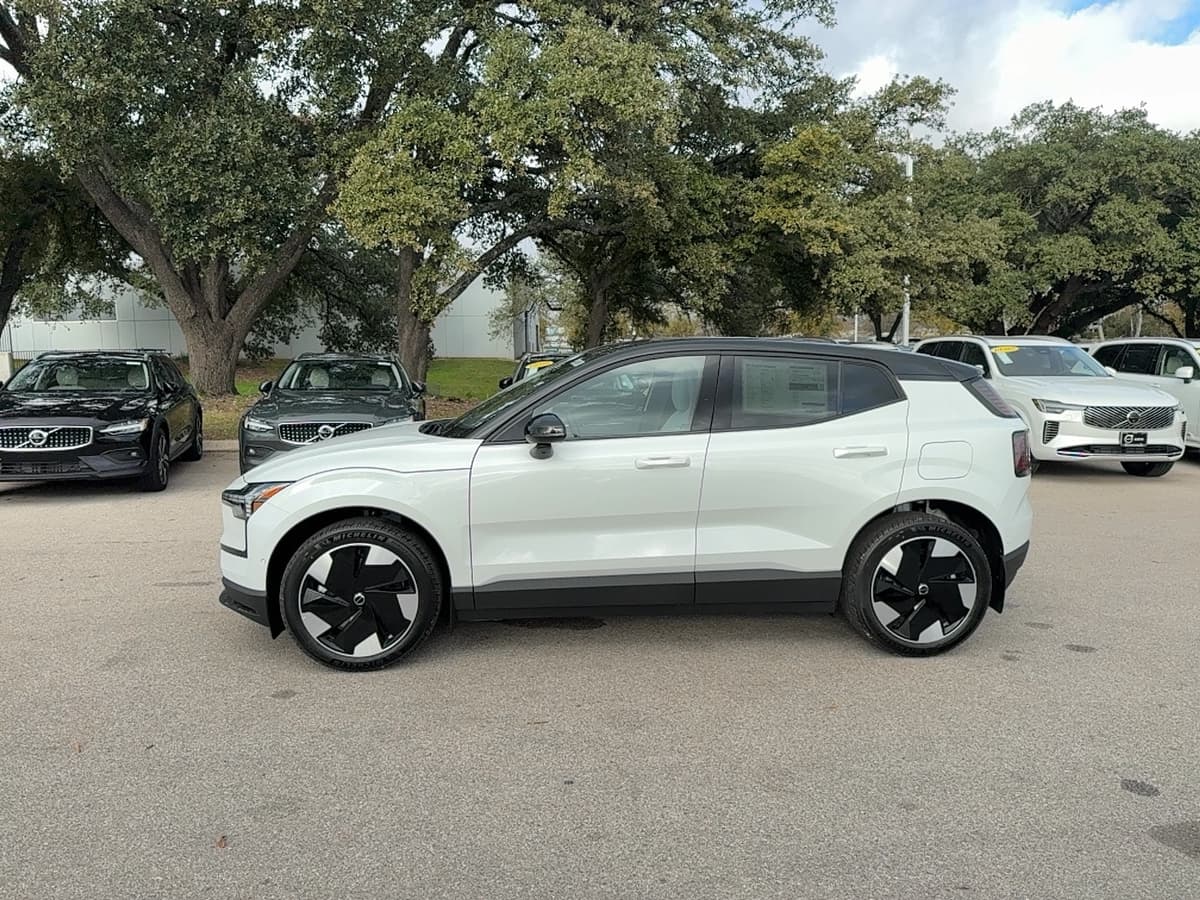 2026 Volvo EX30 - Image 3