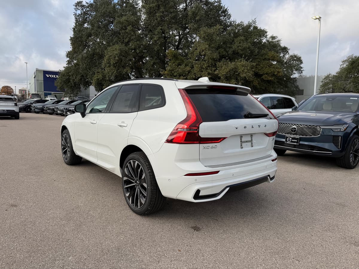 2026 Volvo XC60 - Image 4