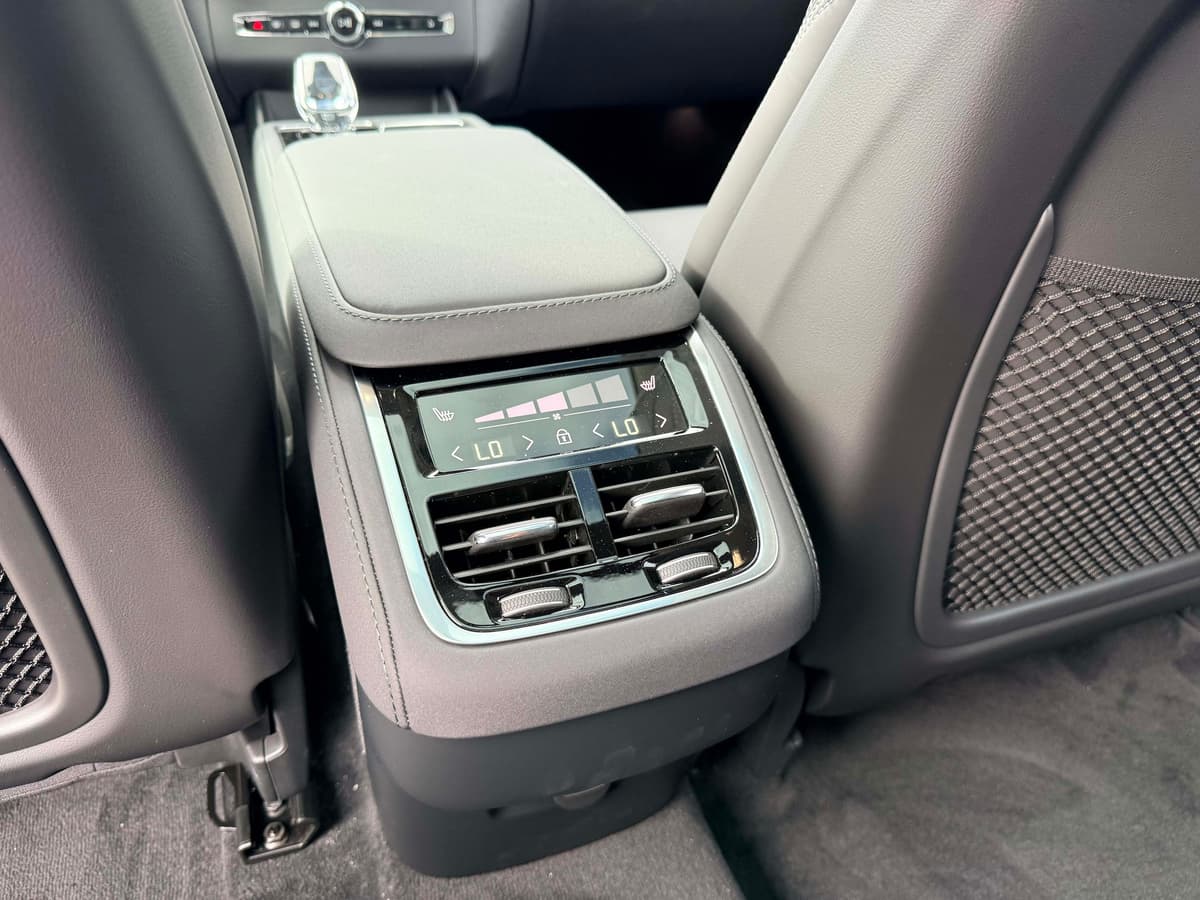 2026 Volvo XC90 - Image 18