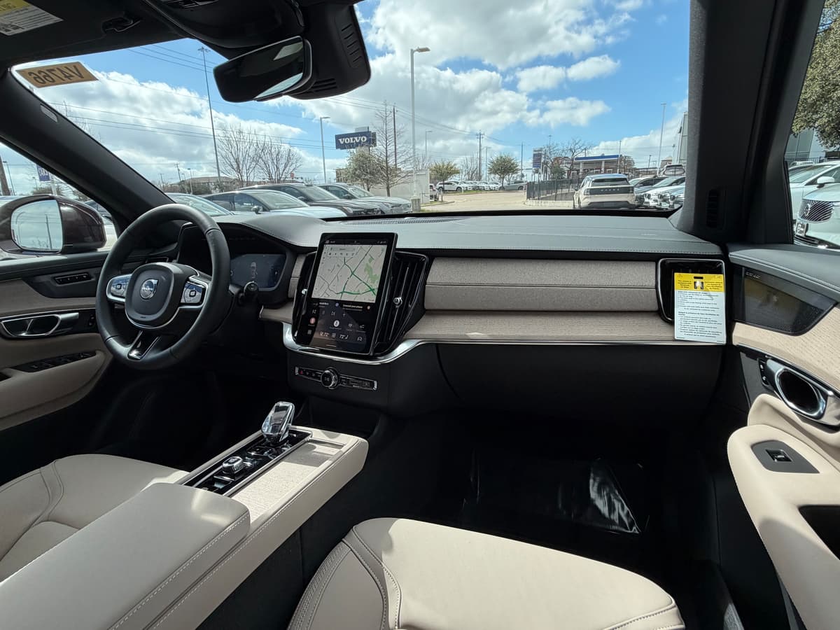 2026 Volvo XC90 plug-in hybrid - Image 11