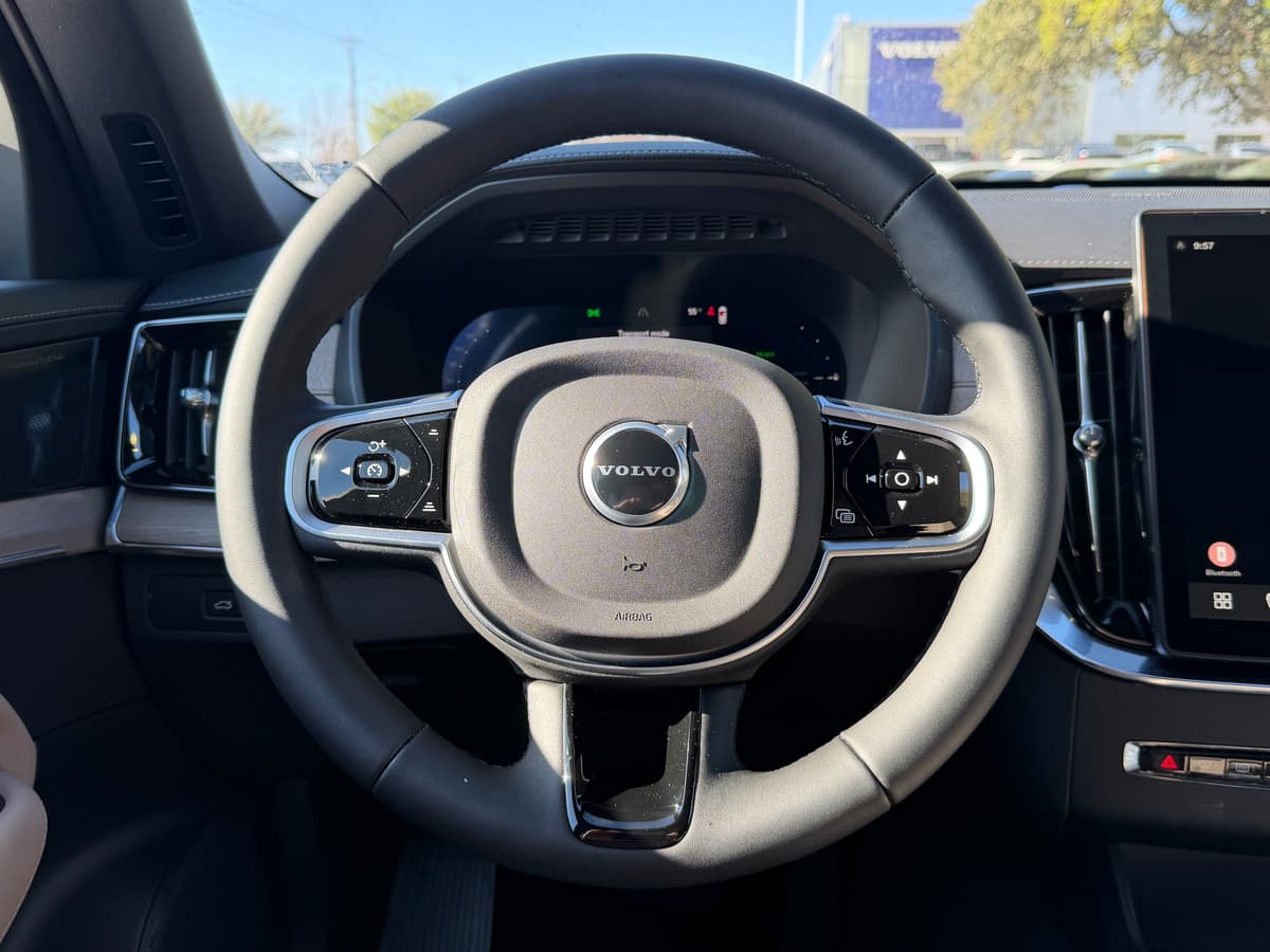 2026 Volvo XC90 plug-in hybrid - Image 15