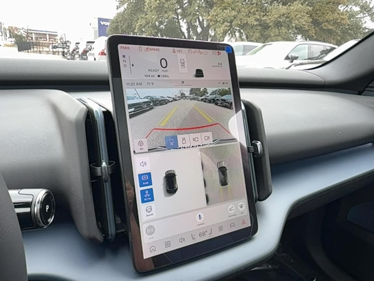 2026 Volvo EX30 Cross Country - Image 22