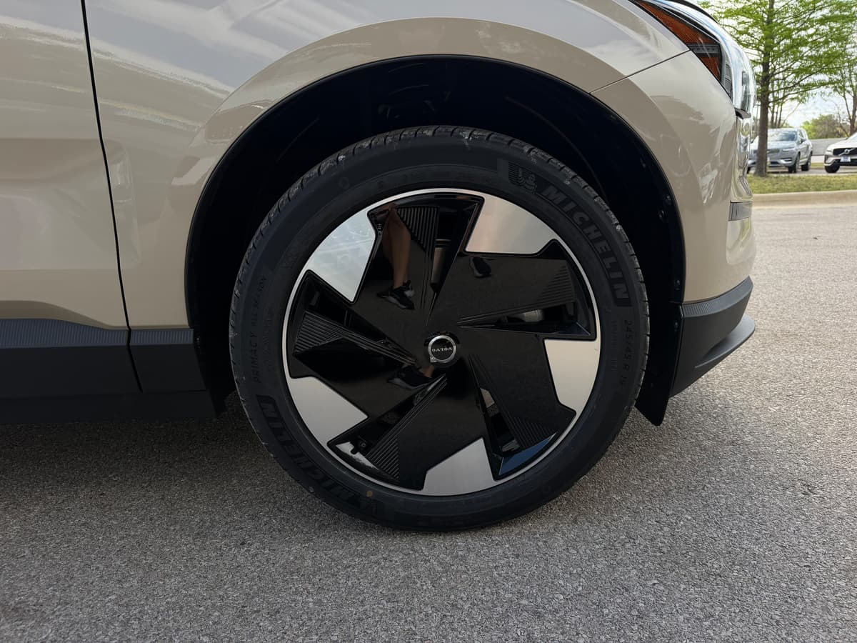 2026 Volvo EX30 - Image 7