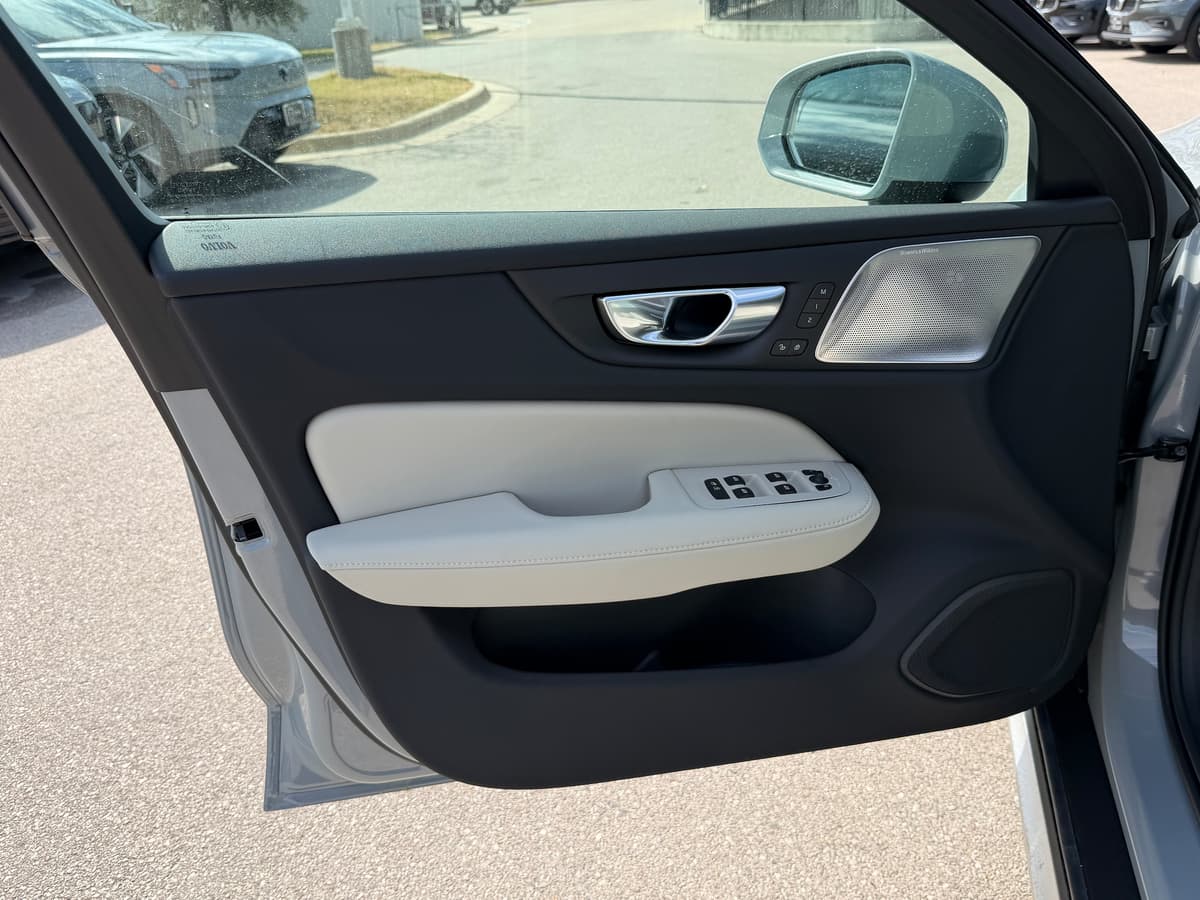 2026 Volvo V60 Cross Country - Image 17