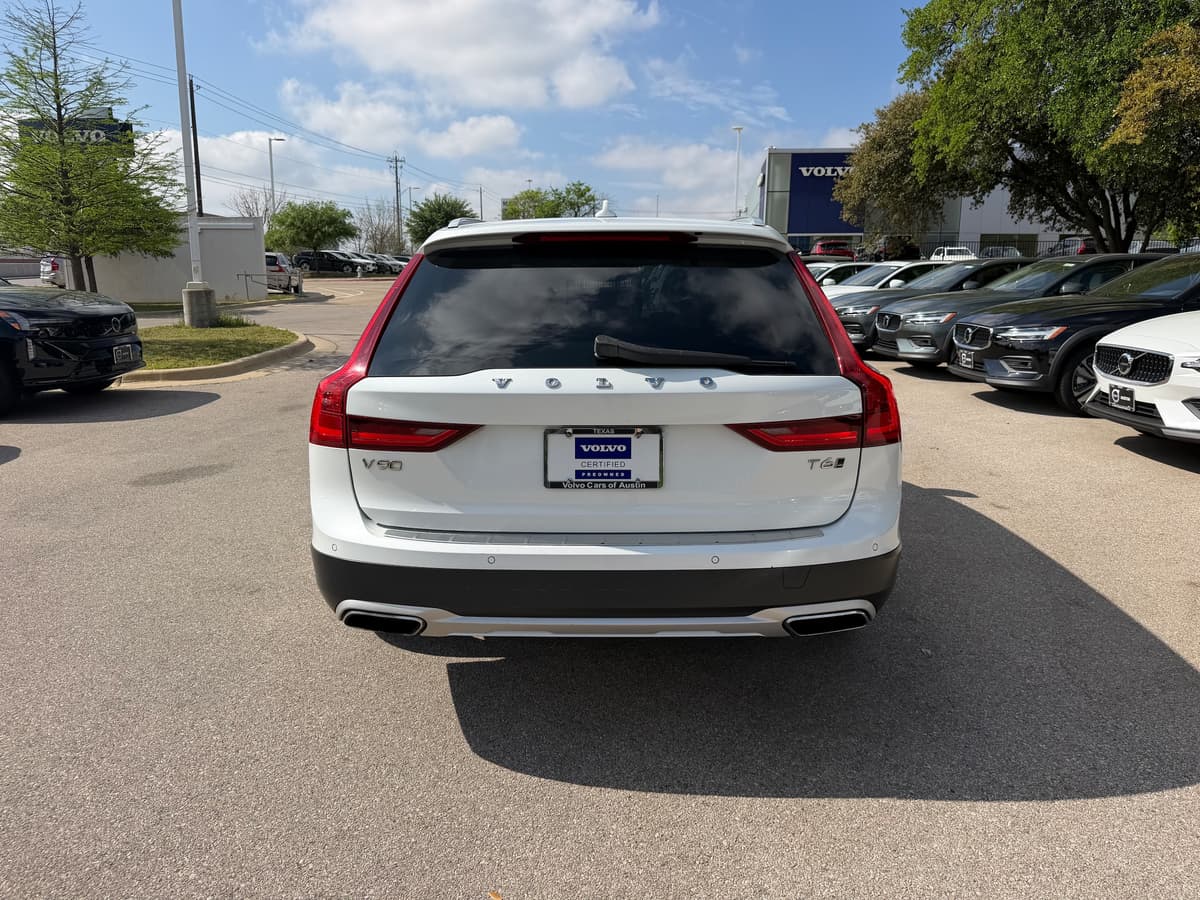 2018 Volvo V90 Cross Country - Image 5