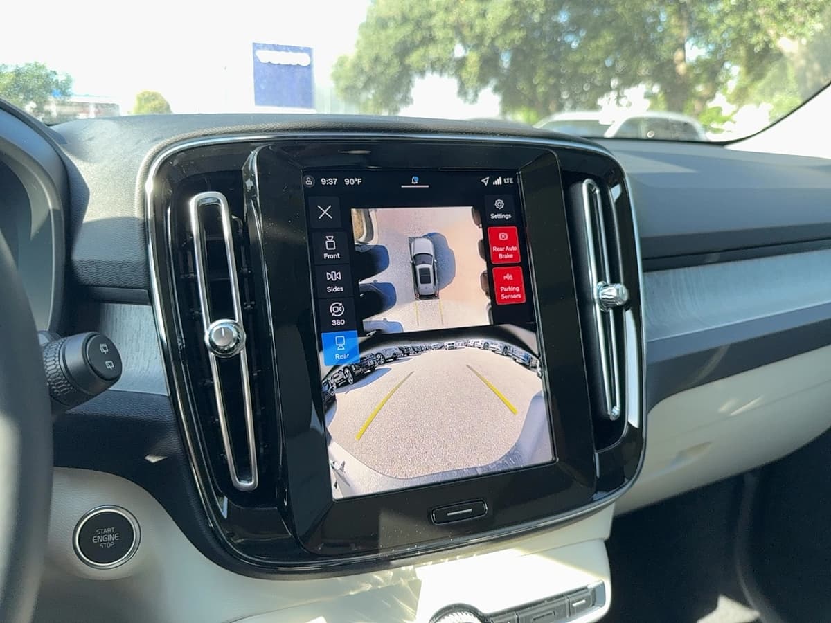 2026 Volvo XC40 - Image 22