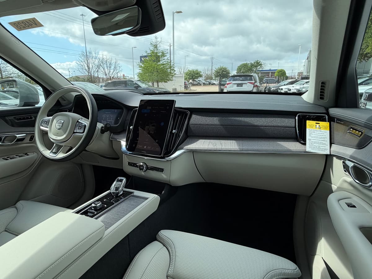 2026 Volvo XC90 plug-in hybrid - Image 11