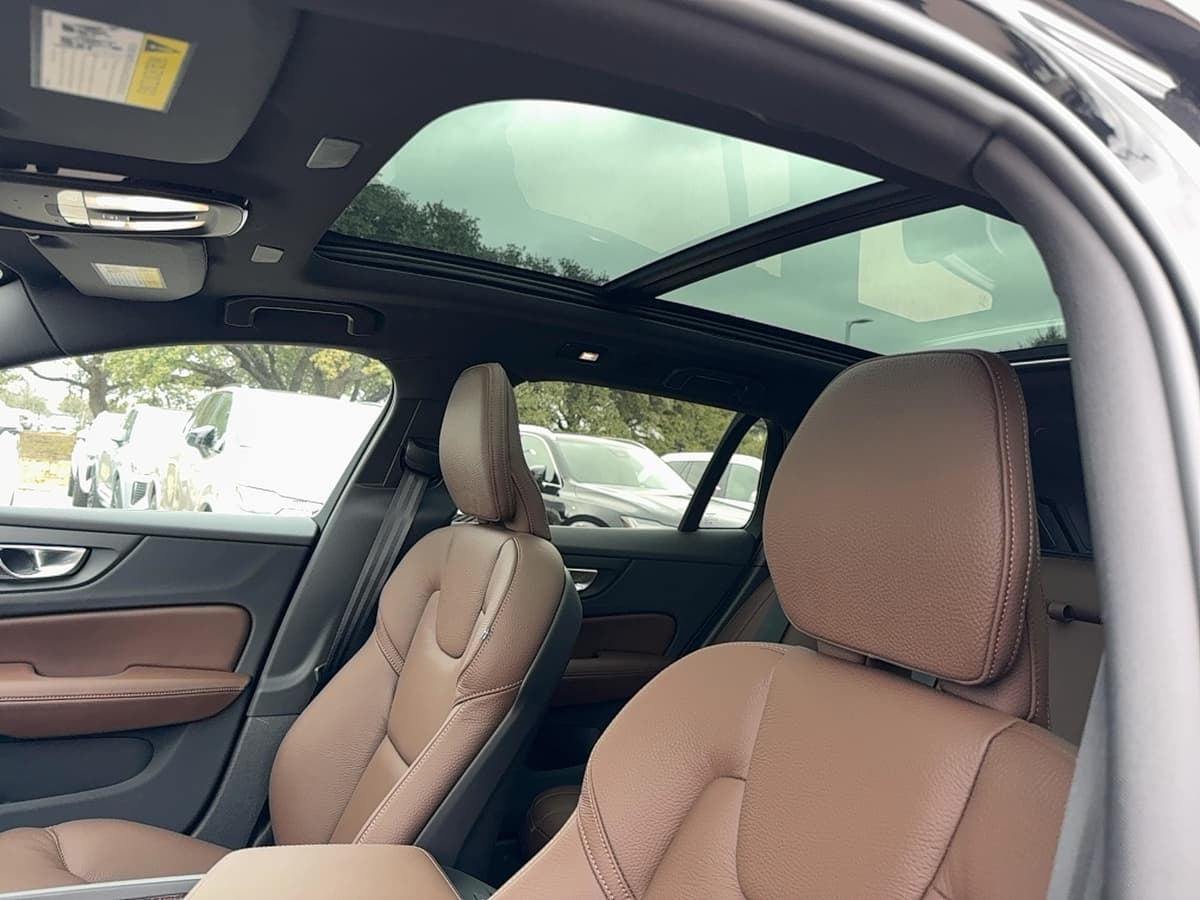 2026 Volvo V60 Cross Country - Image 12