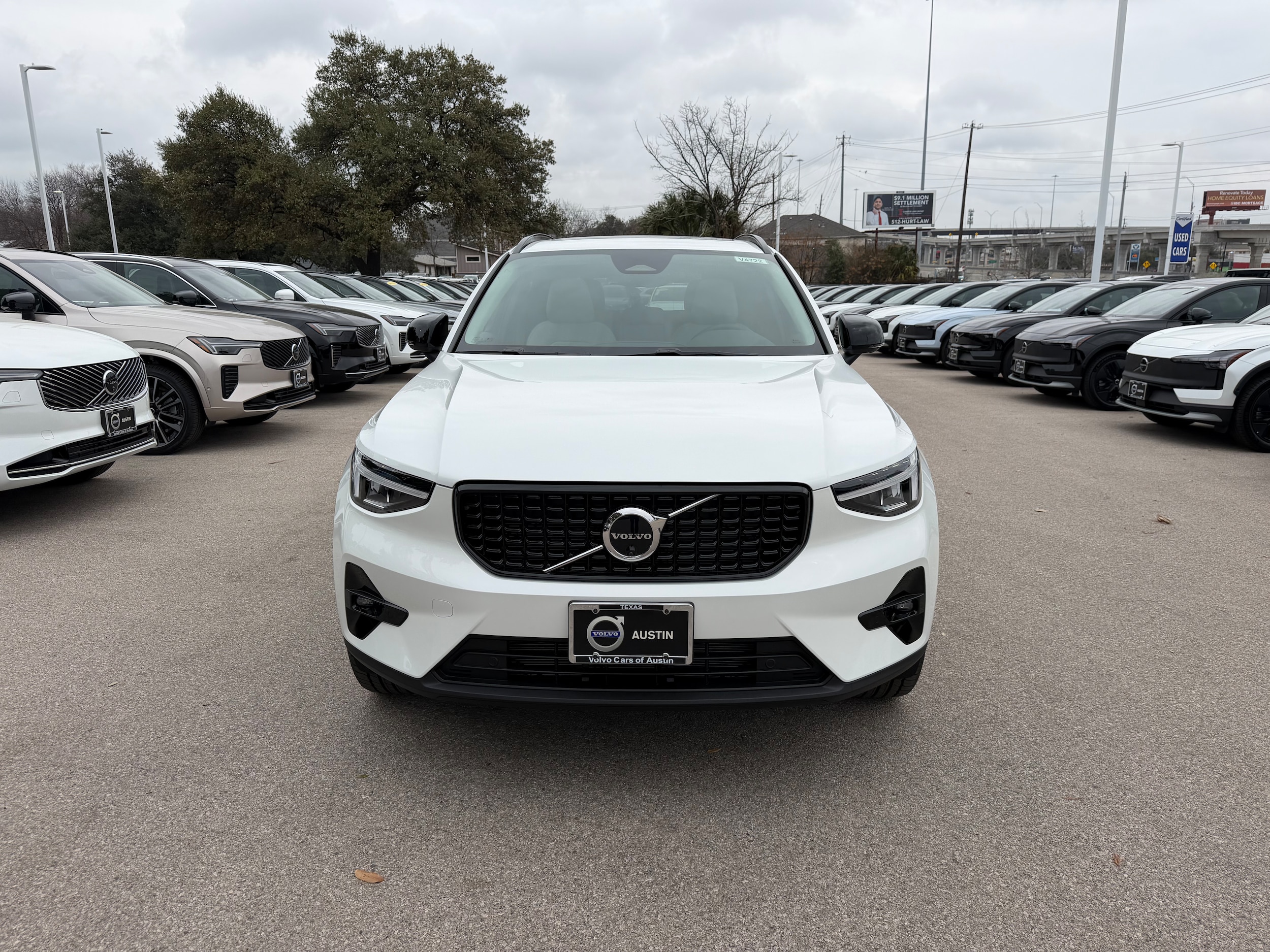 2026 Volvo XC40 - Image 6