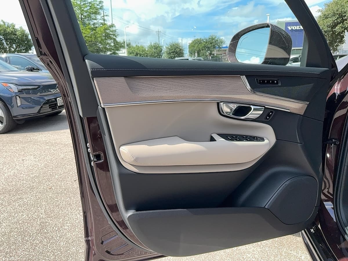 2026 Volvo XC90 - Image 11