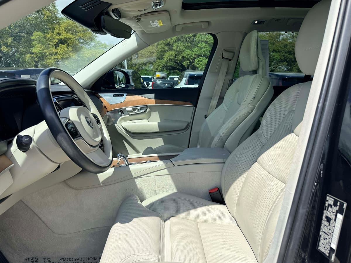 2016 Volvo XC90 Hybrid - Image 12