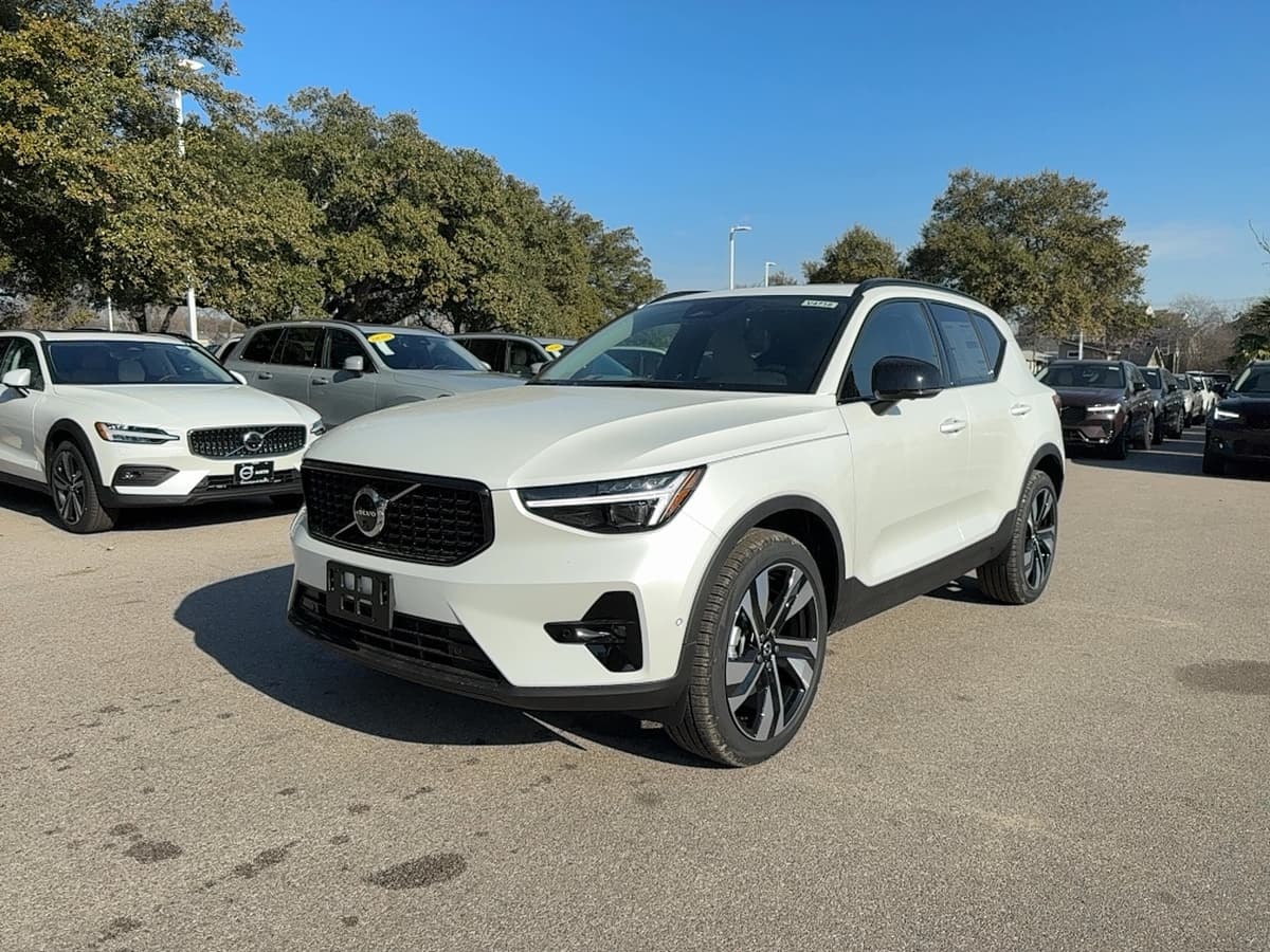 2026 Volvo XC40 - Image 2