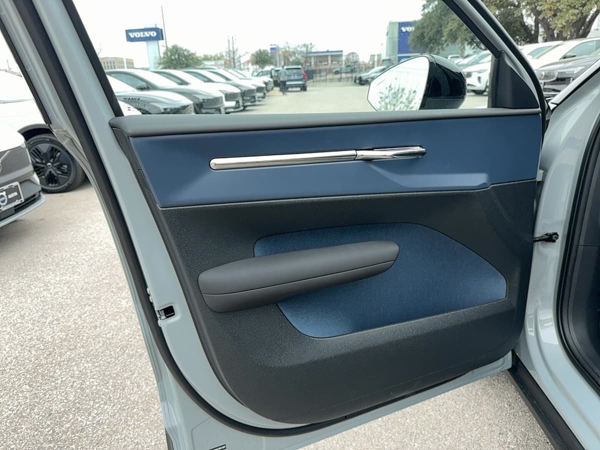 2026 Volvo EX30 - Image 10