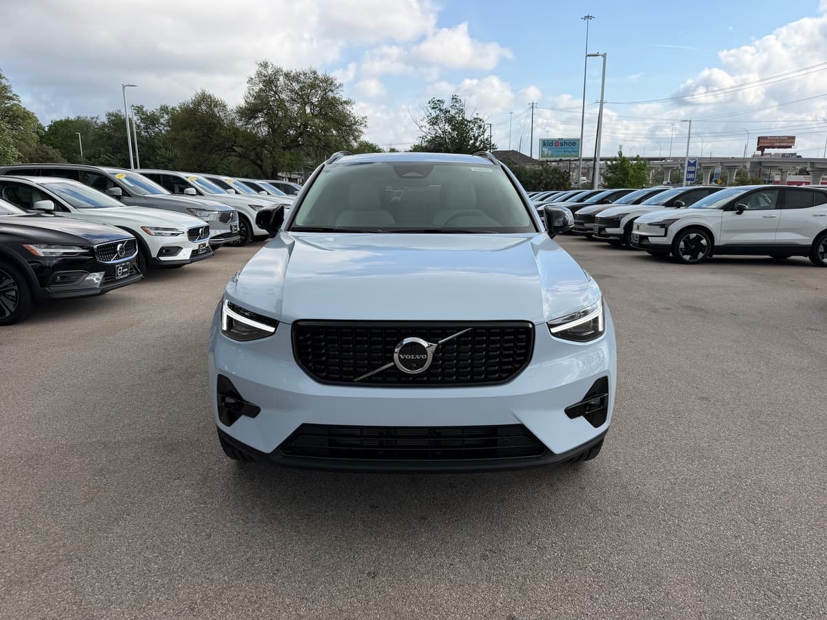 2026 Volvo XC40 - Image 6