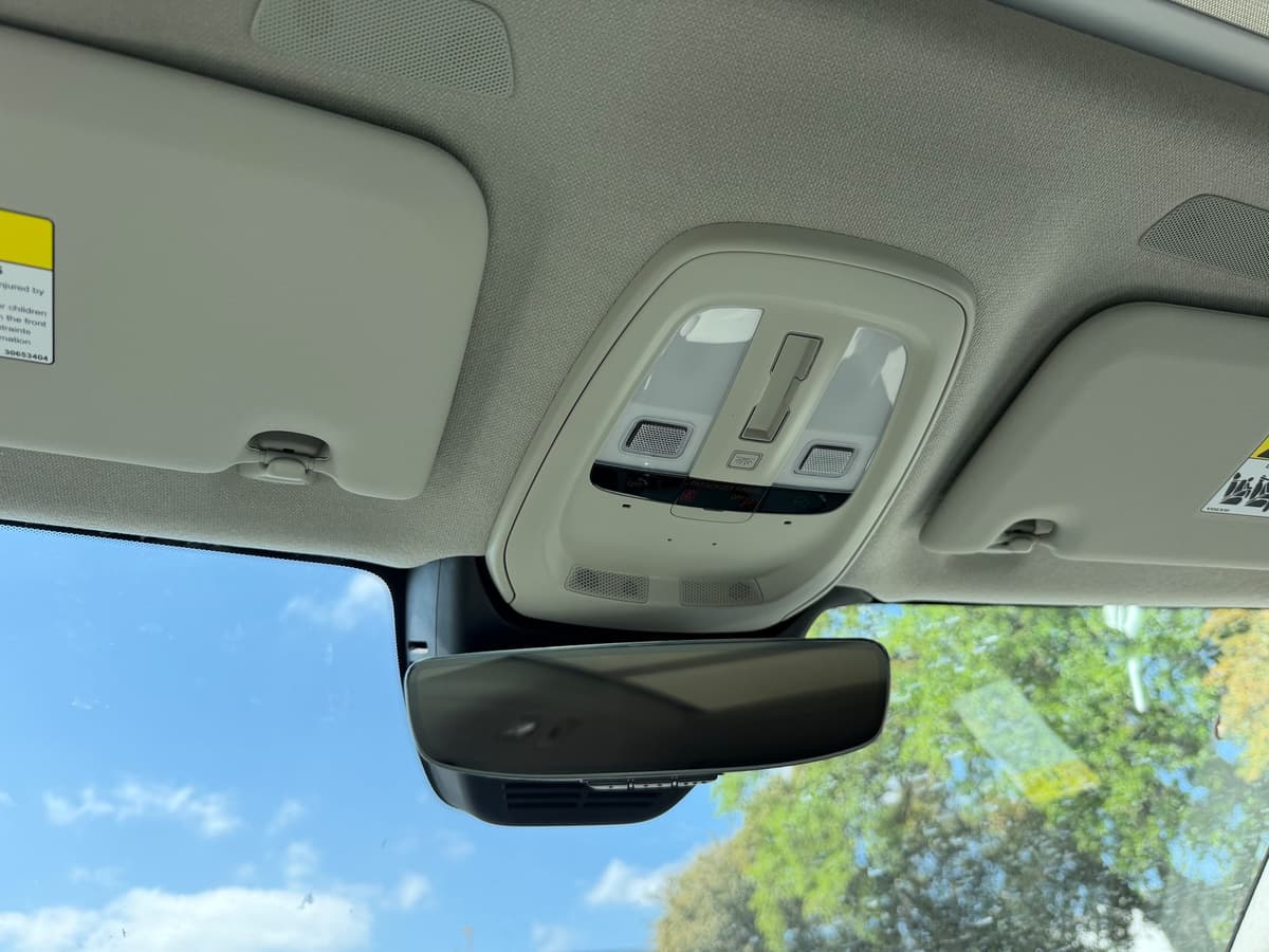 2026 Volvo XC40 - Image 16