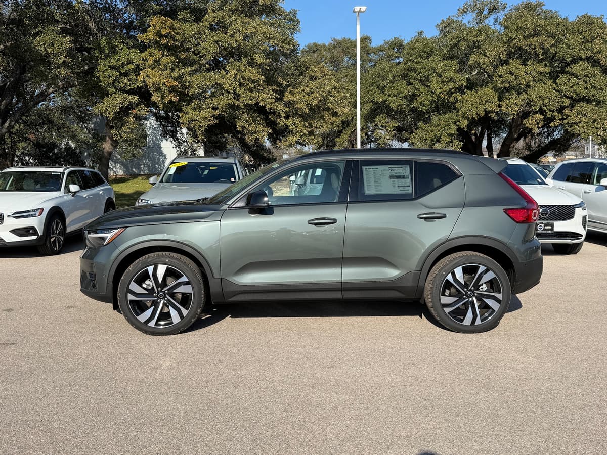 2026 Volvo XC40 - Image 3