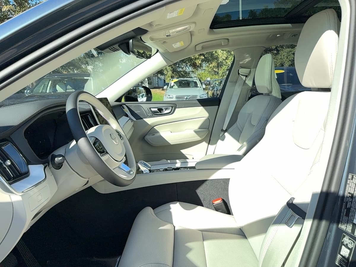 2026 Volvo XC60 - Image 12