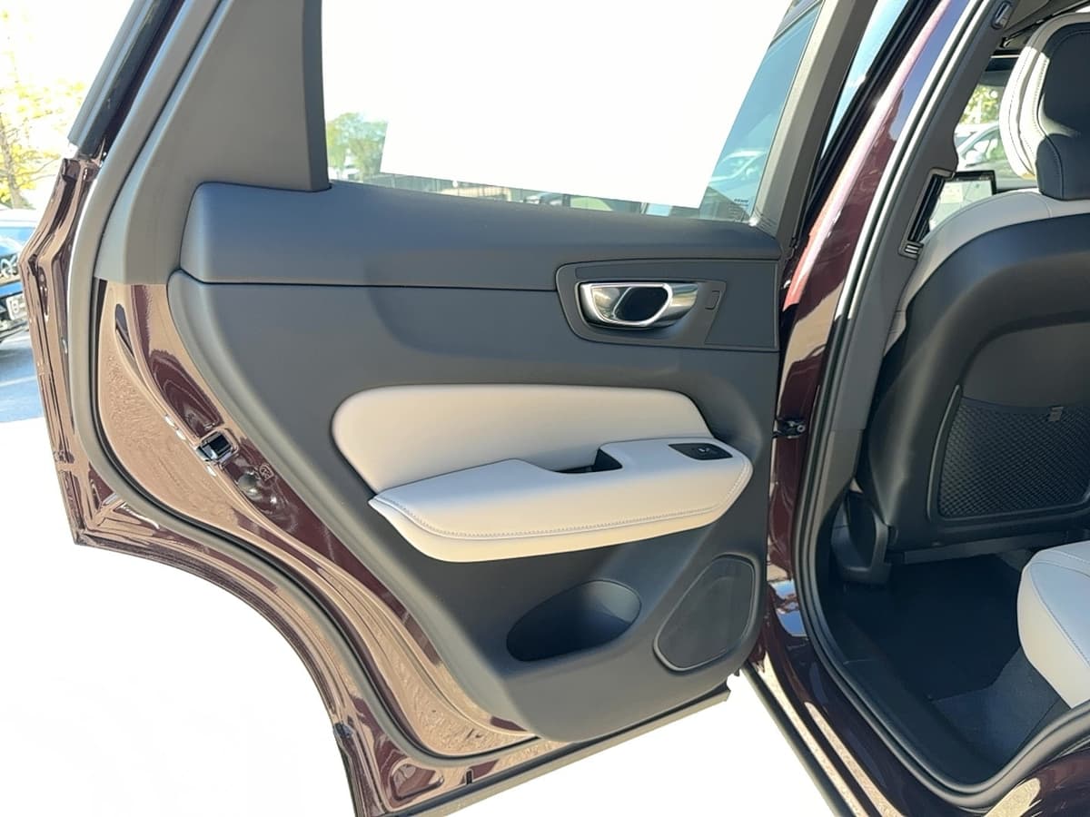 2026 Volvo XC60 - Image 14