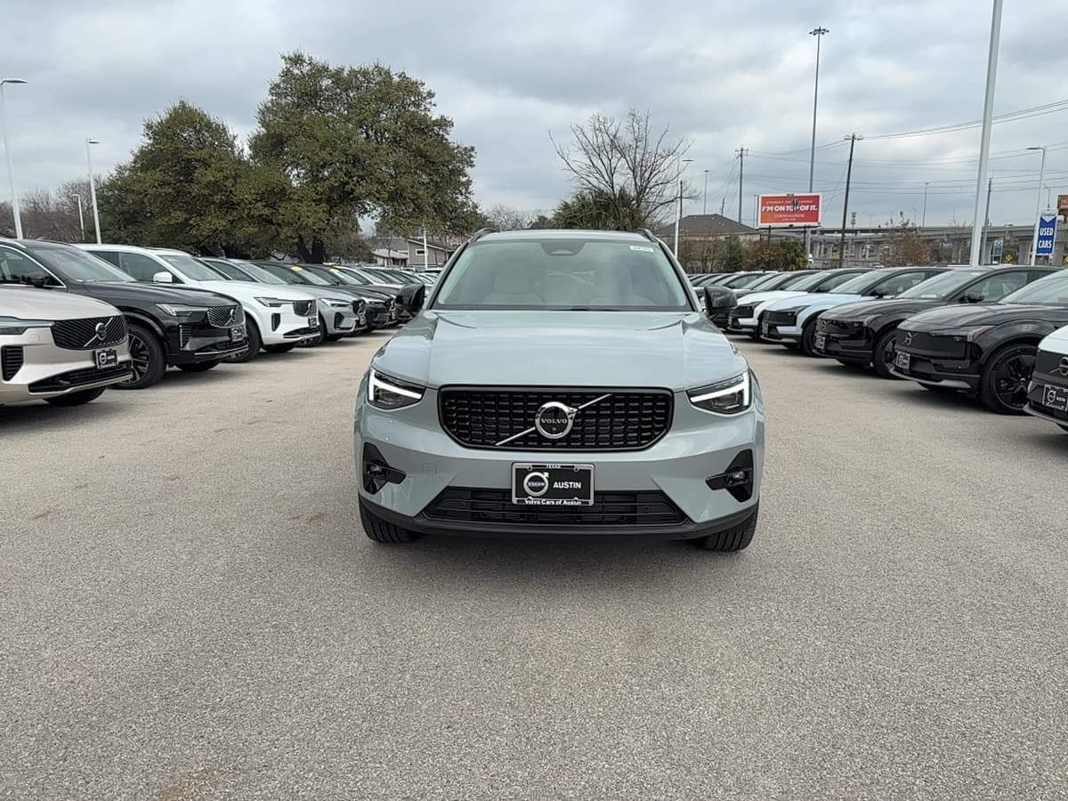 2026 Volvo XC40 - Image 9