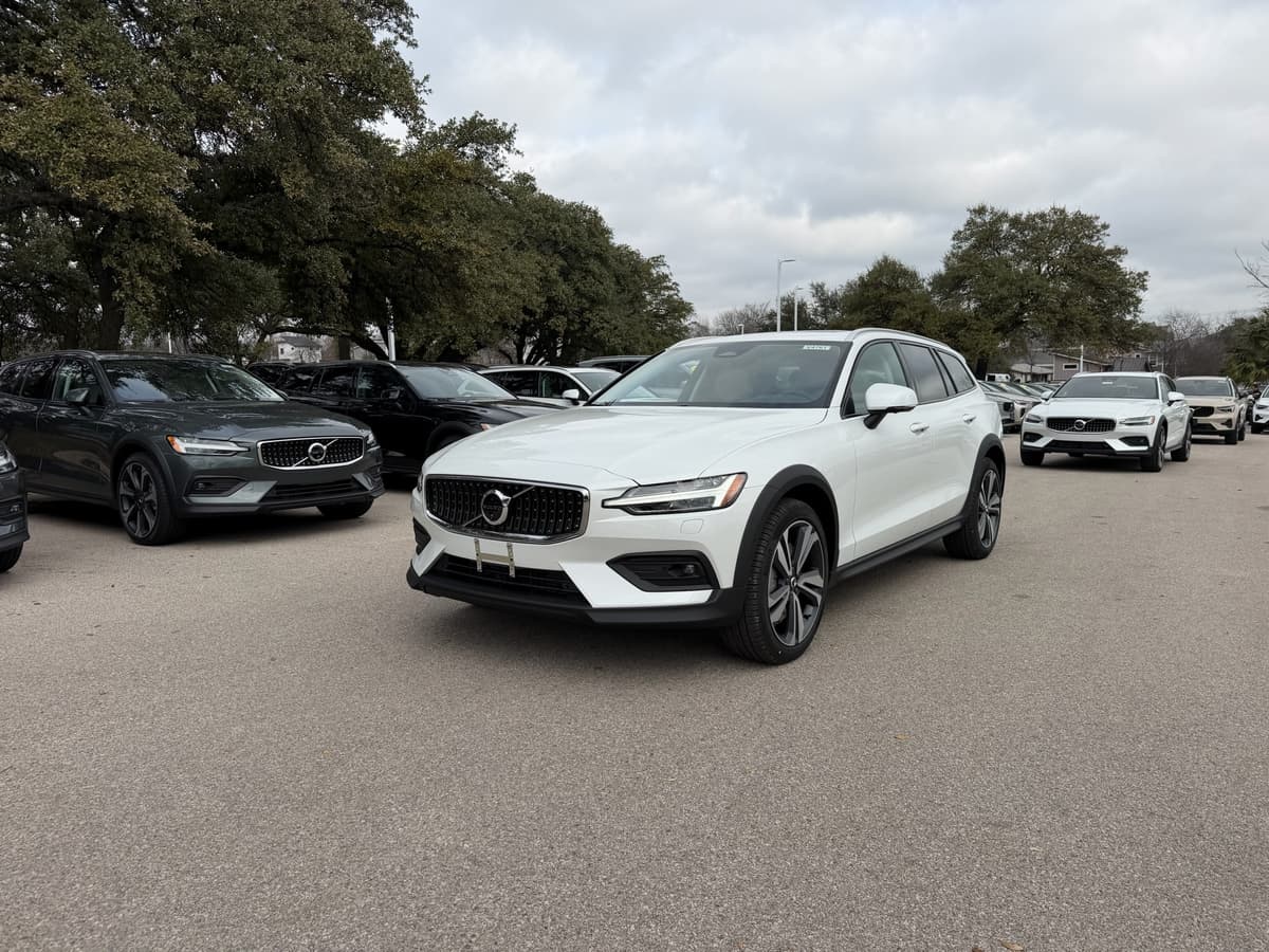 2026 Volvo V60 Cross Country - Image 2
