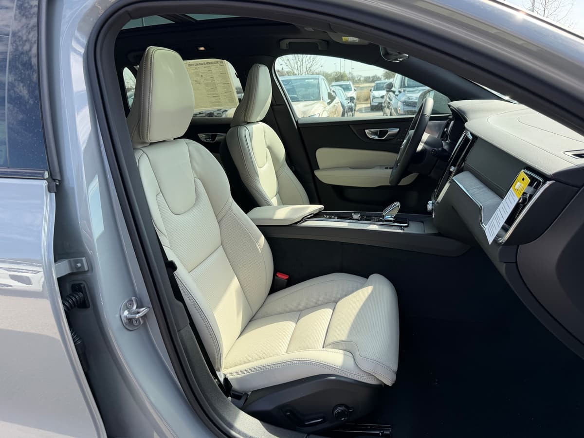 2026 Volvo V60 Cross Country - Image 8
