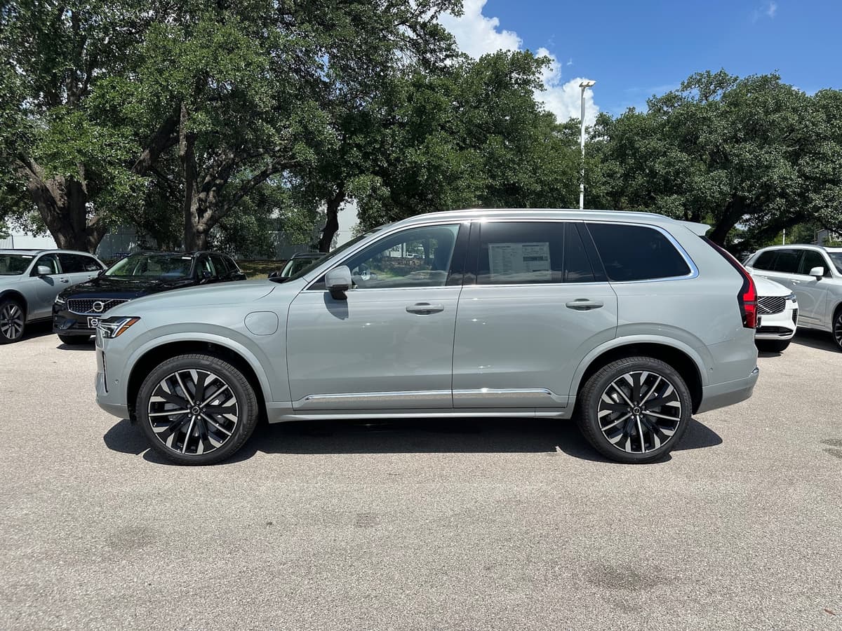 2026 Volvo XC90 plug-in hybrid - Image 3