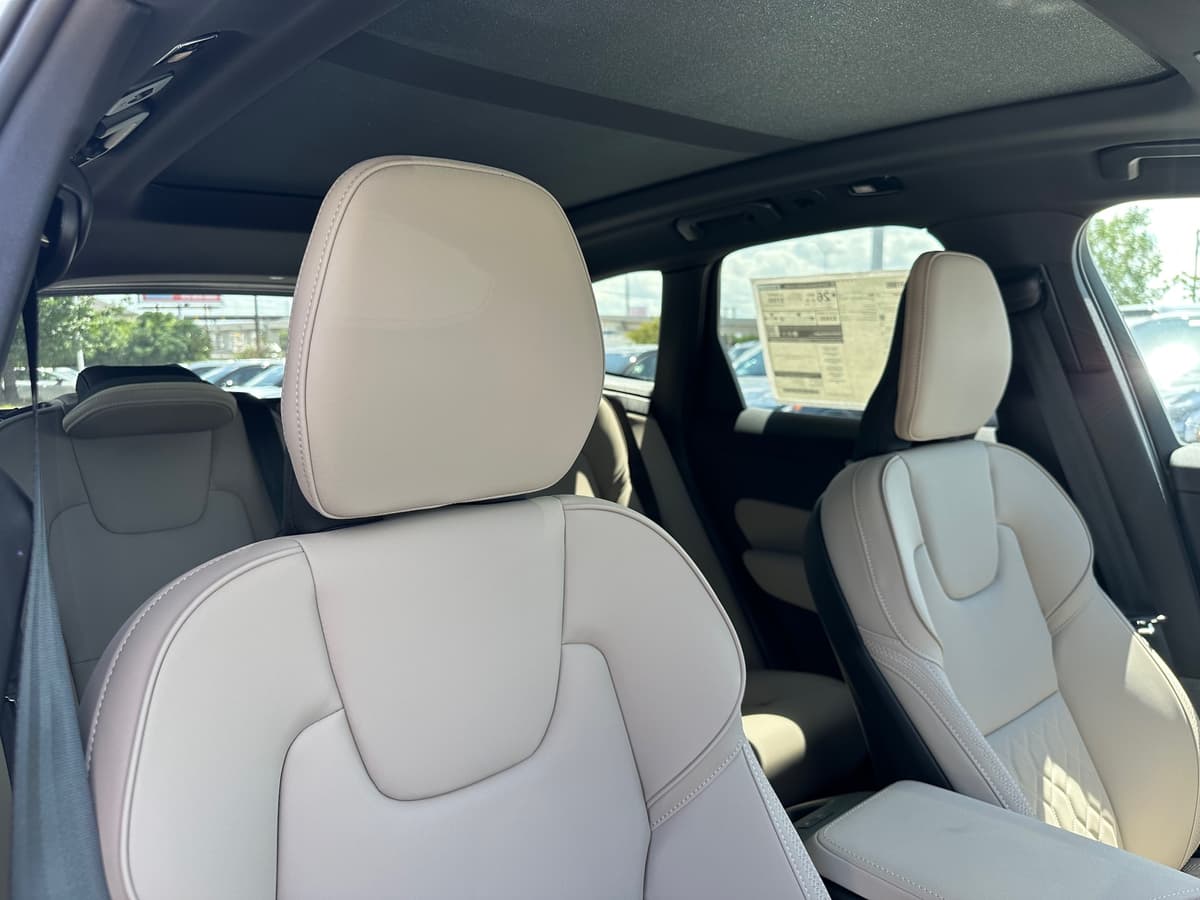 2026 Volvo XC60 - Image 9