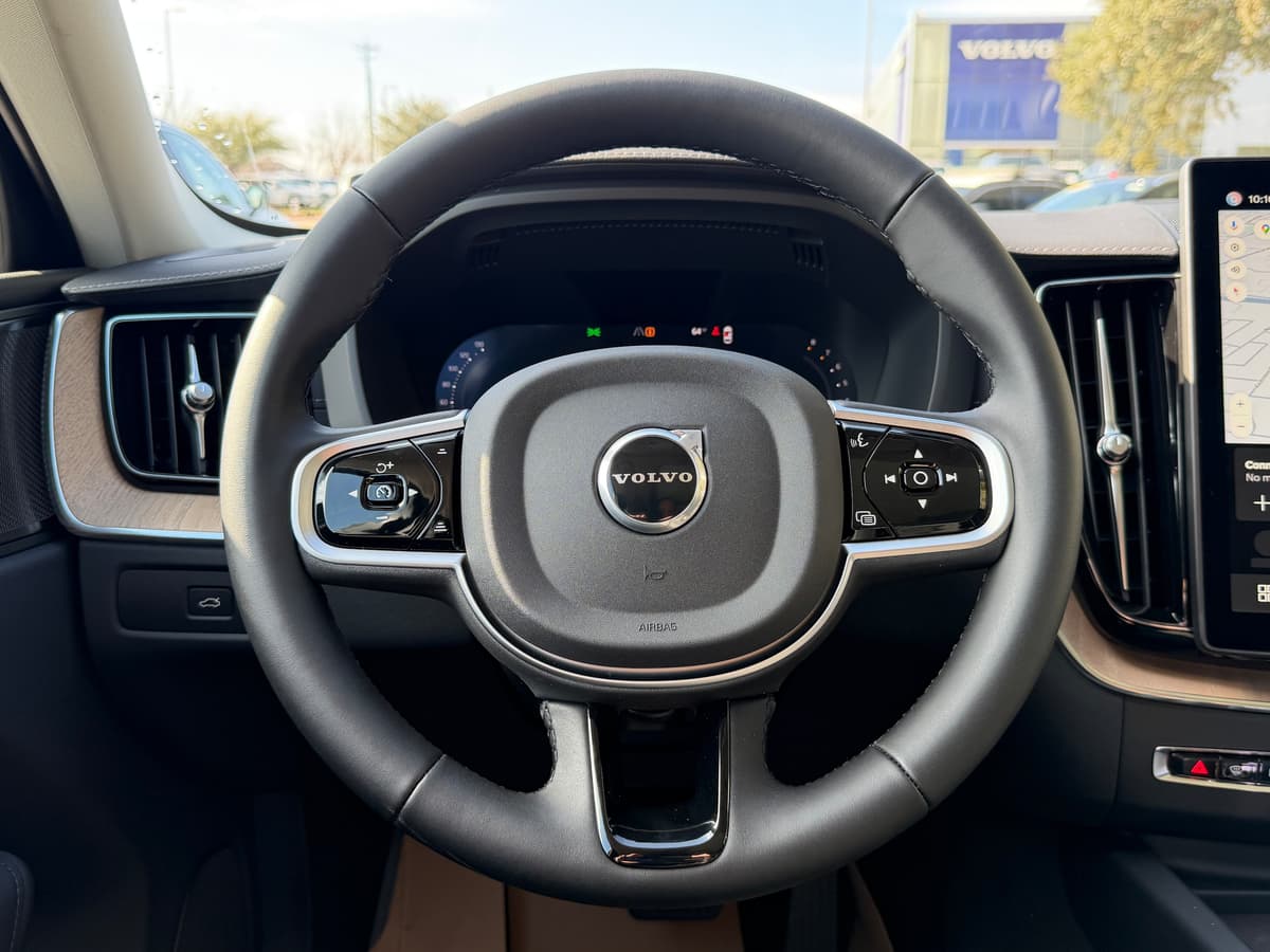 2026 Volvo XC60 - Image 14
