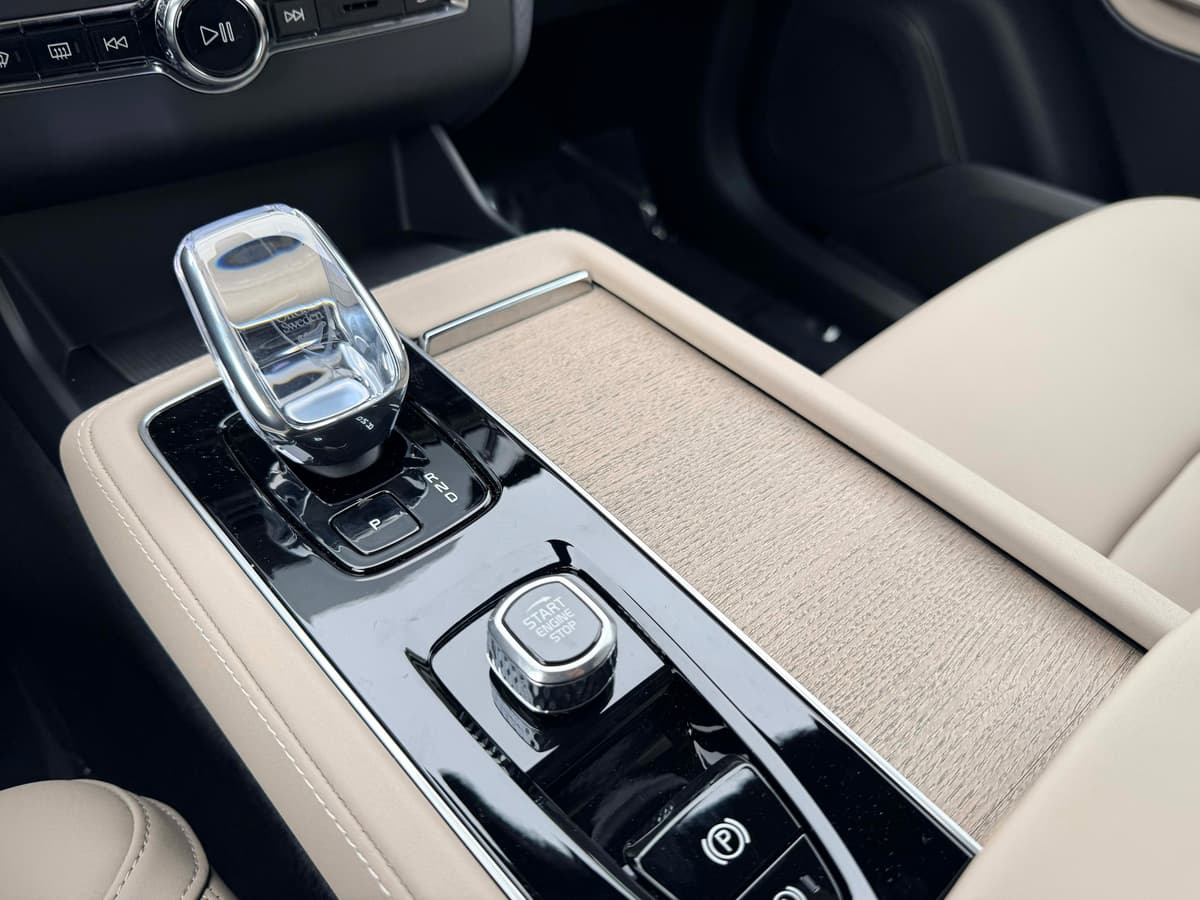 2026 Volvo XC90 plug-in hybrid - Image 24