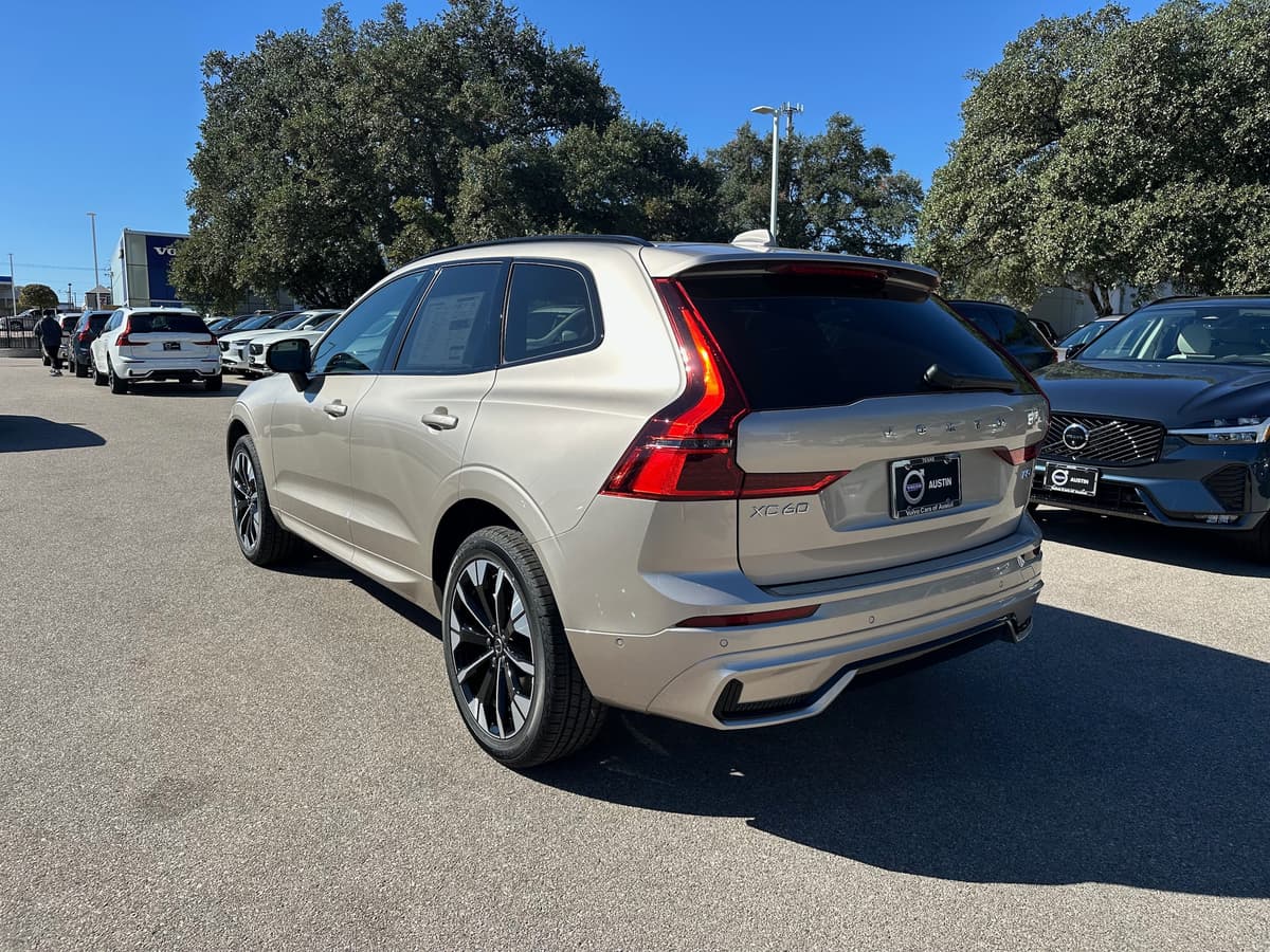 2026 Volvo XC60 - Image 4