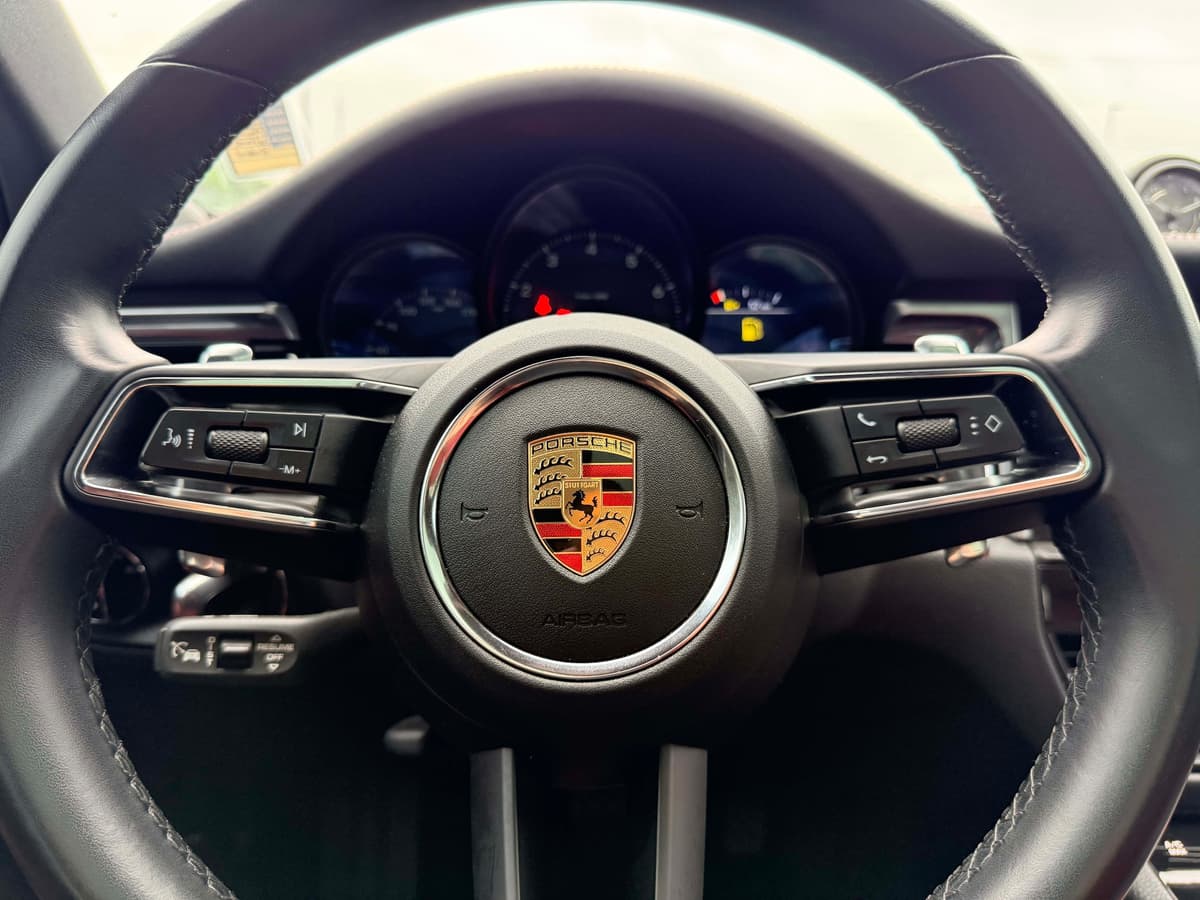 2023 Porsche Macan - Image 19