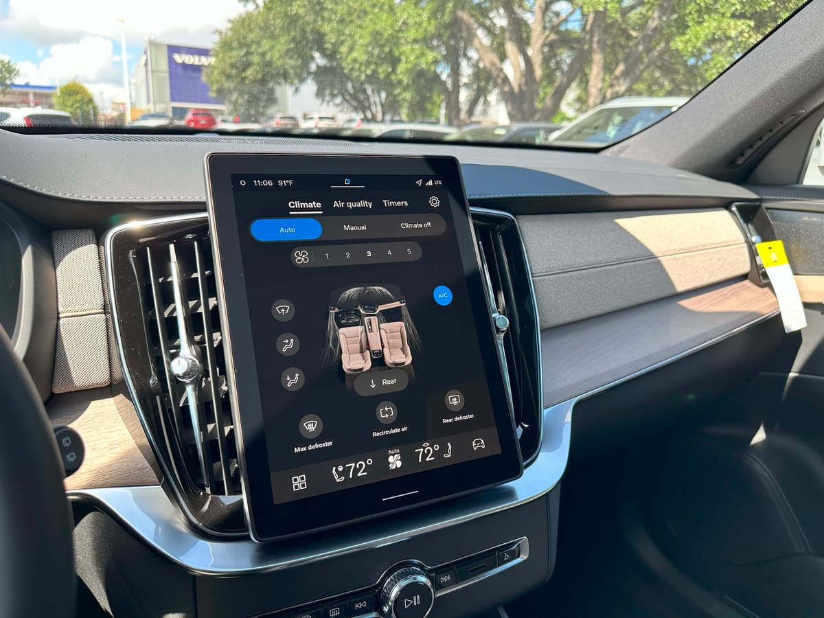 2026 Volvo XC90 - Image 23