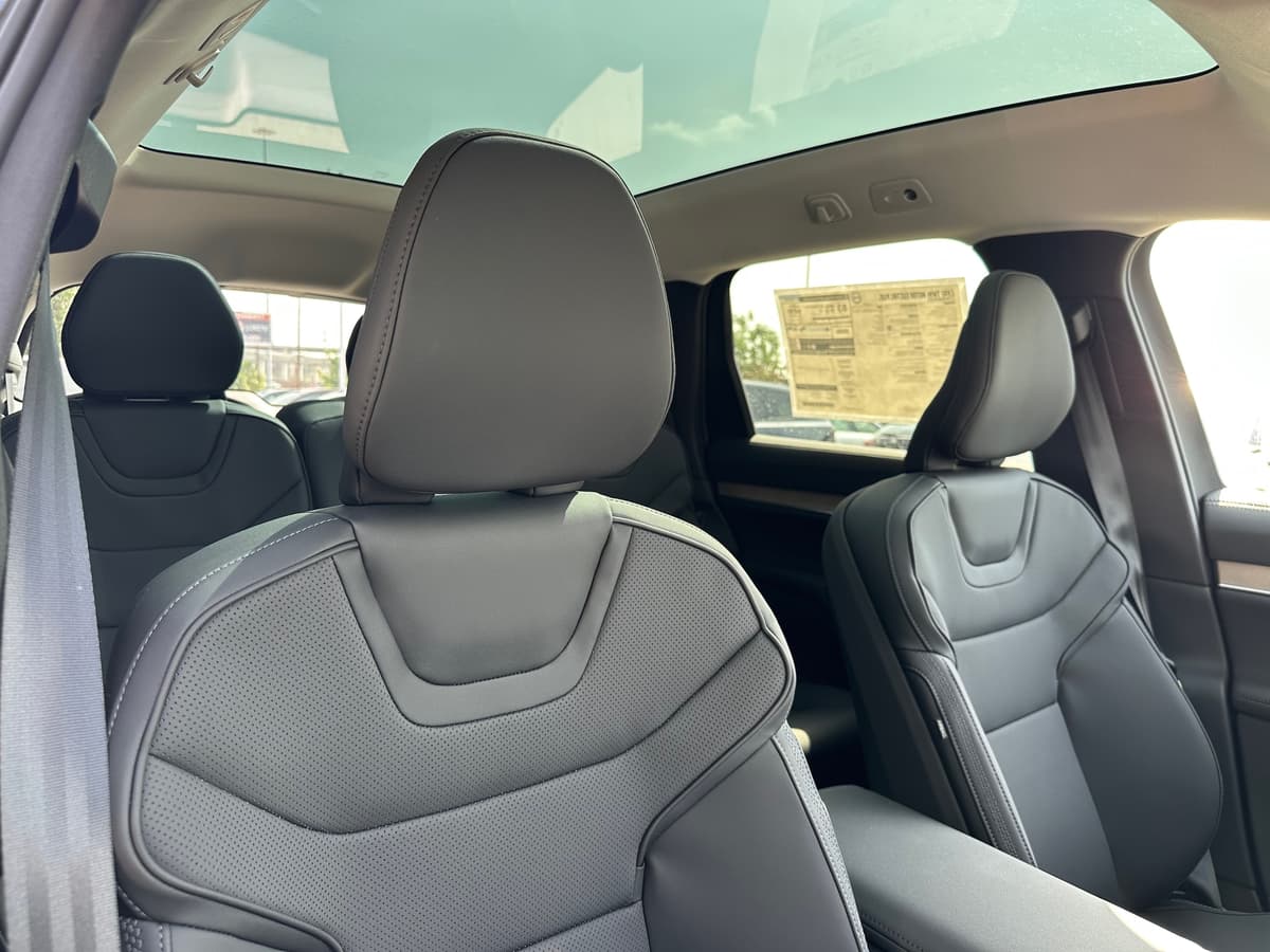 2025 Volvo EX90 - Image 8