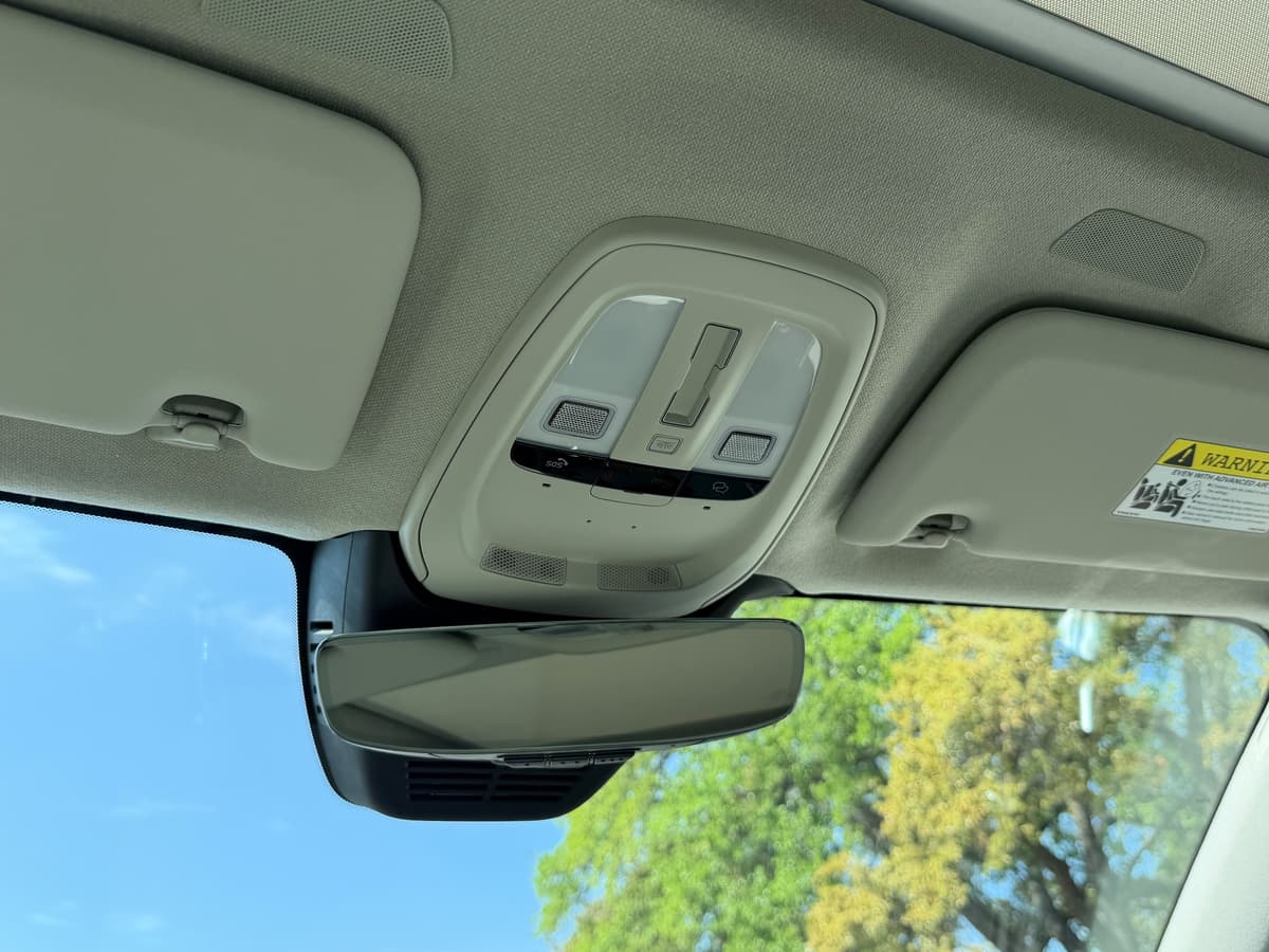 2026 Volvo XC40 - Image 15