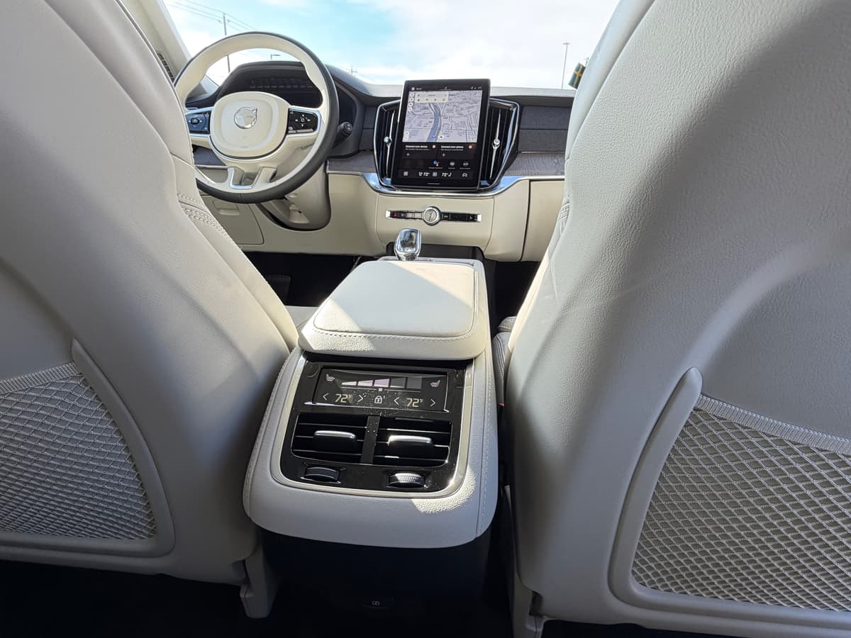 2026 Volvo XC90 - Image 12
