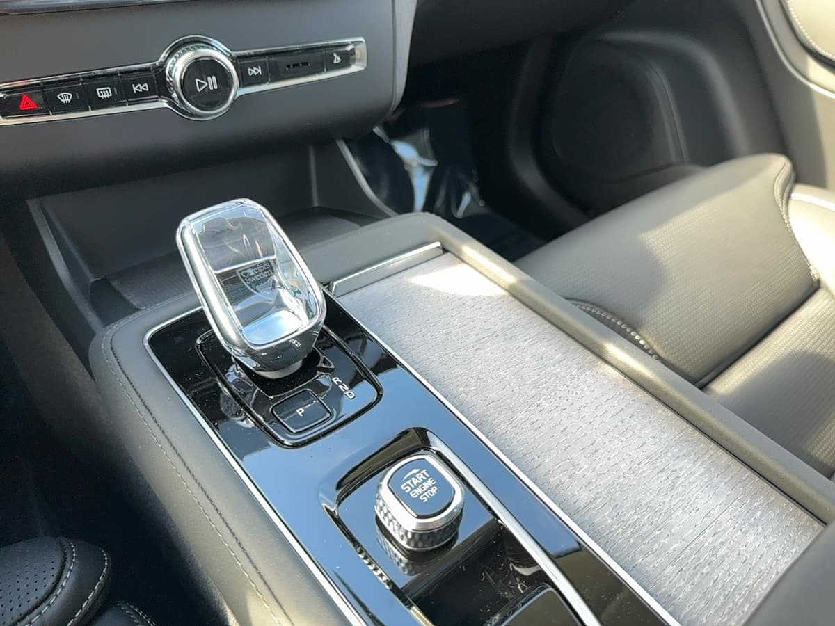 2026 Volvo XC90 plug-in hybrid - Image 24