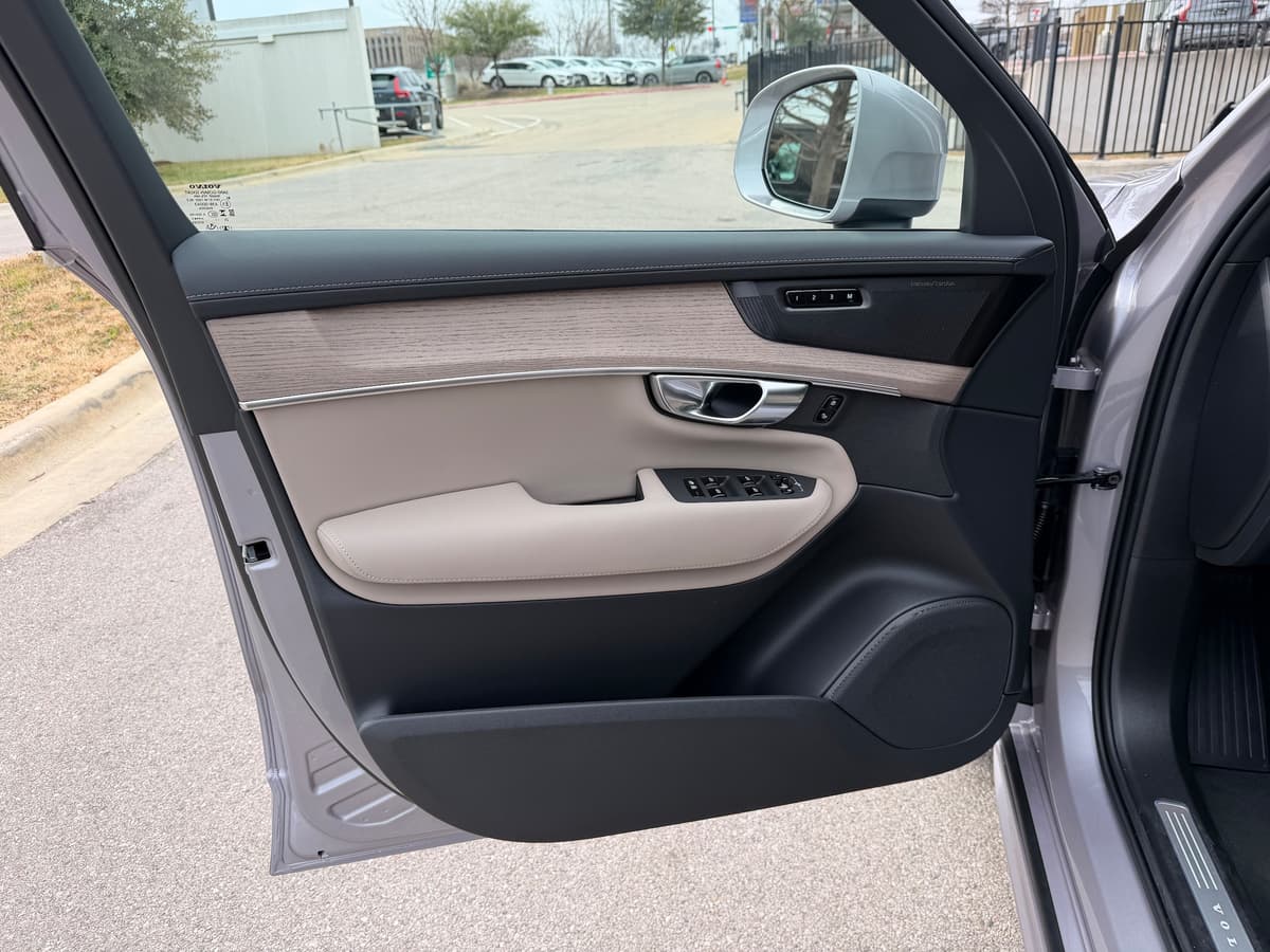 2026 Volvo XC90 - Image 18