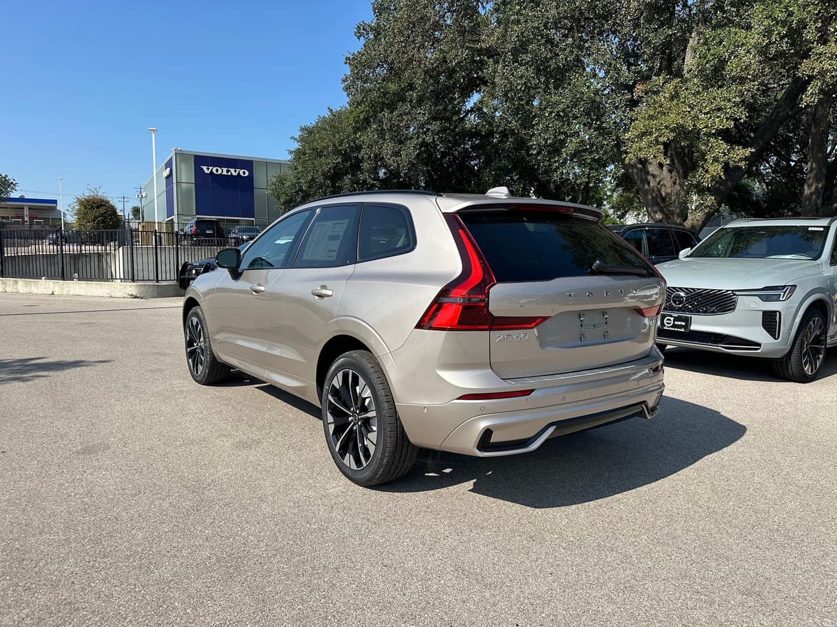 2026 Volvo XC60 - Image 4