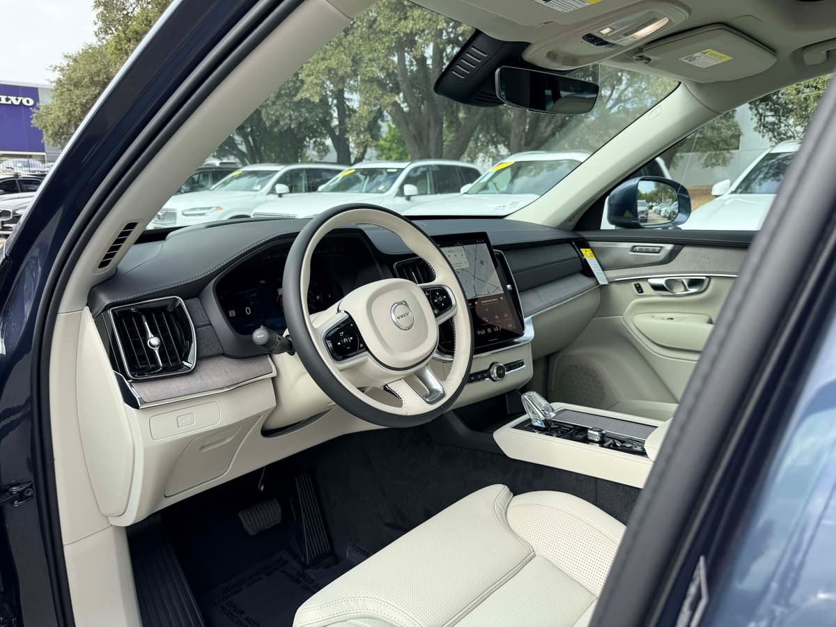 2026 Volvo XC90 - Image 12