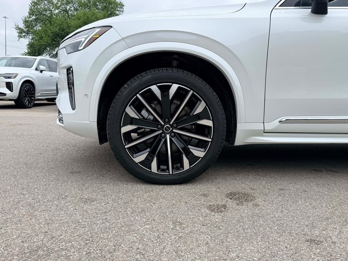 2025 Volvo XC90 - Image 9