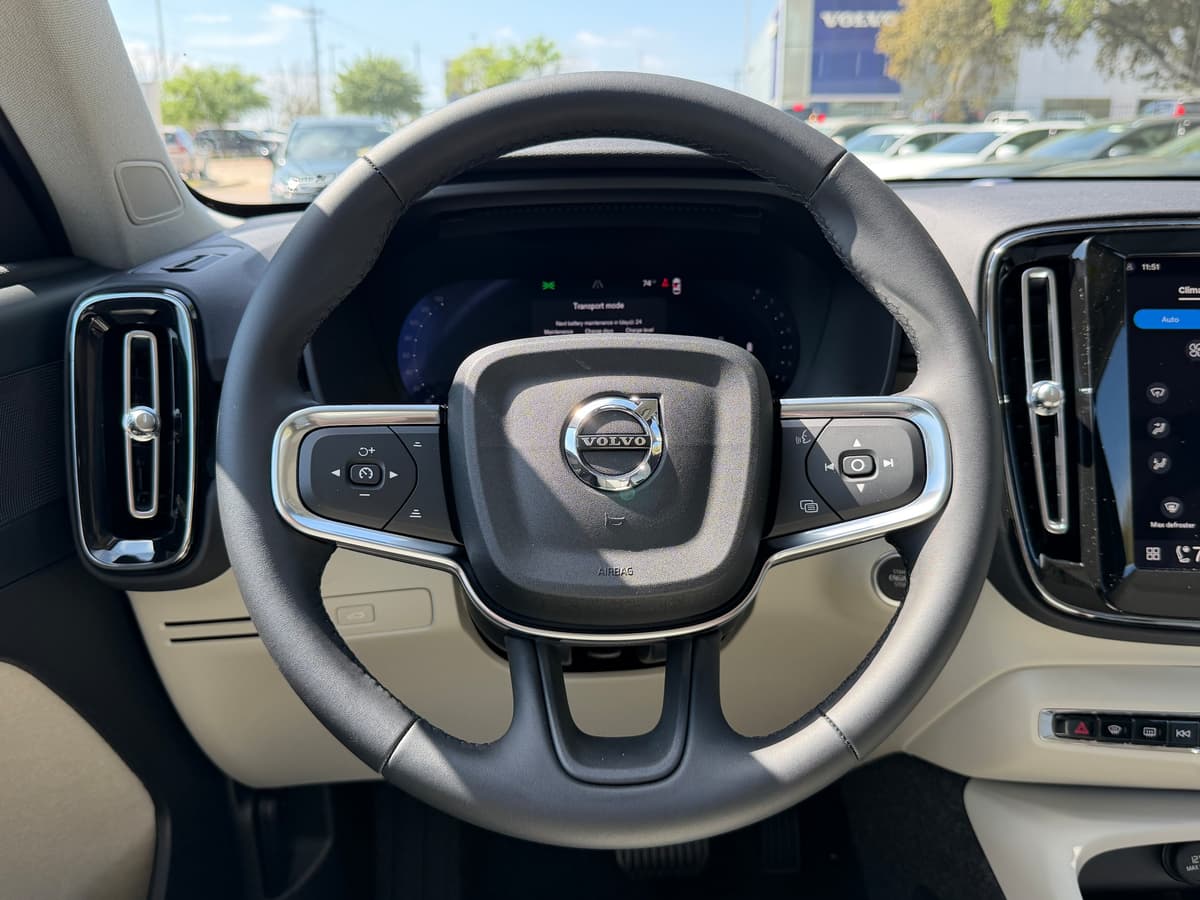 2026 Volvo XC40 - Image 14