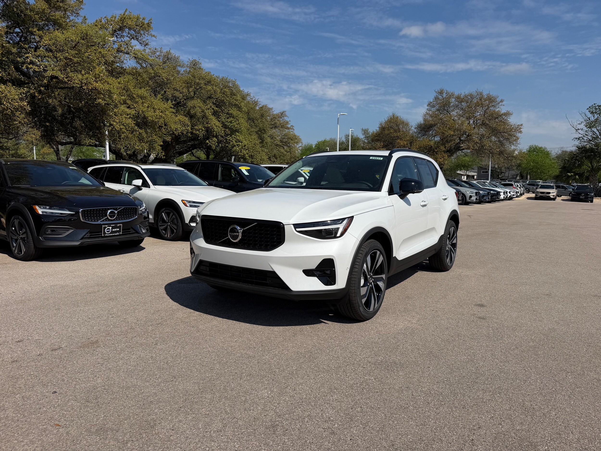 2026 Volvo XC40 - Image 2