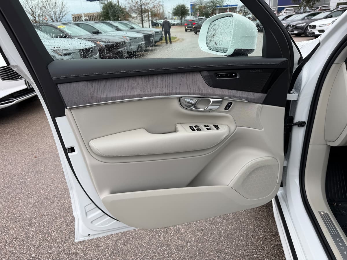 2026 Volvo XC90 - Image 18