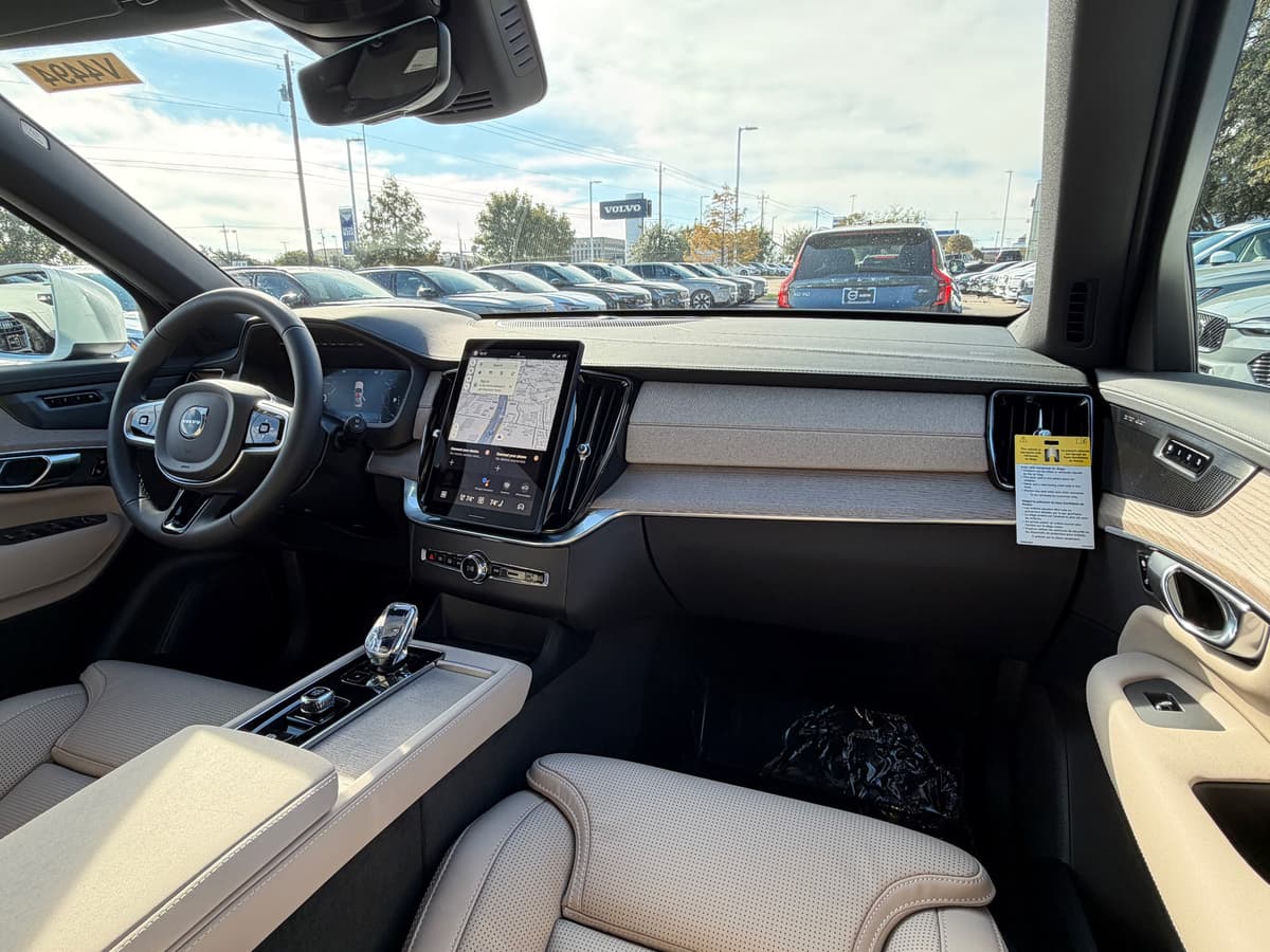 2026 Volvo XC90 - Image 11