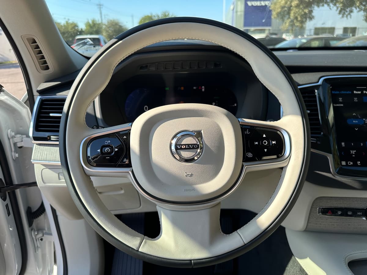 2025 Volvo XC90 plug-in hybrid - Image 13