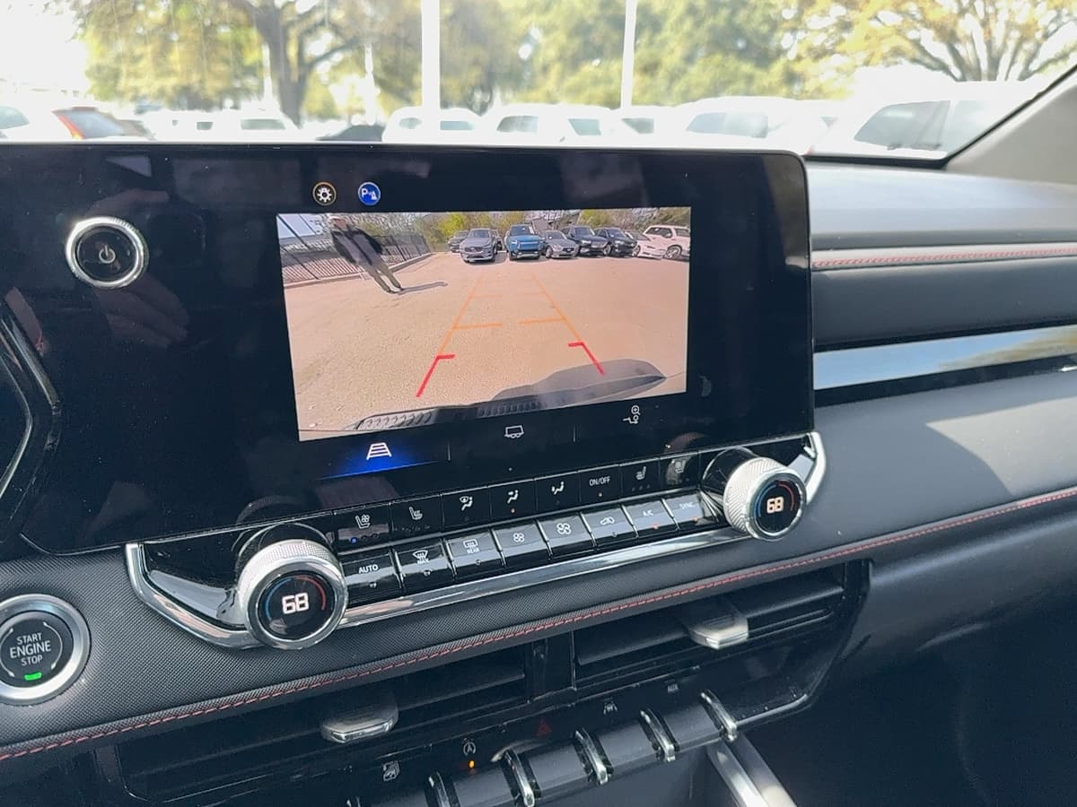 2024 Chevrolet Colorado - Image 23